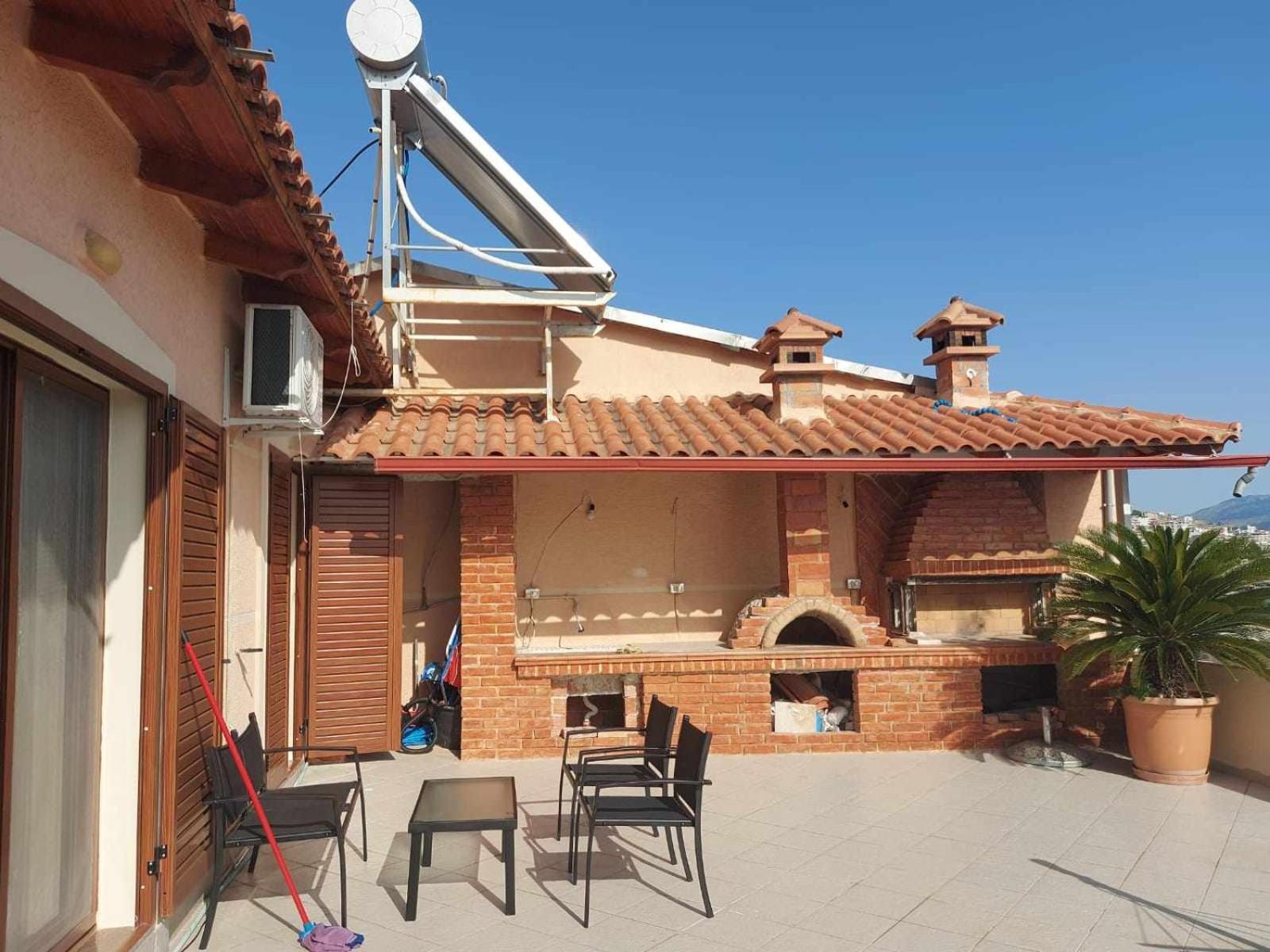 July Seaview Apartments