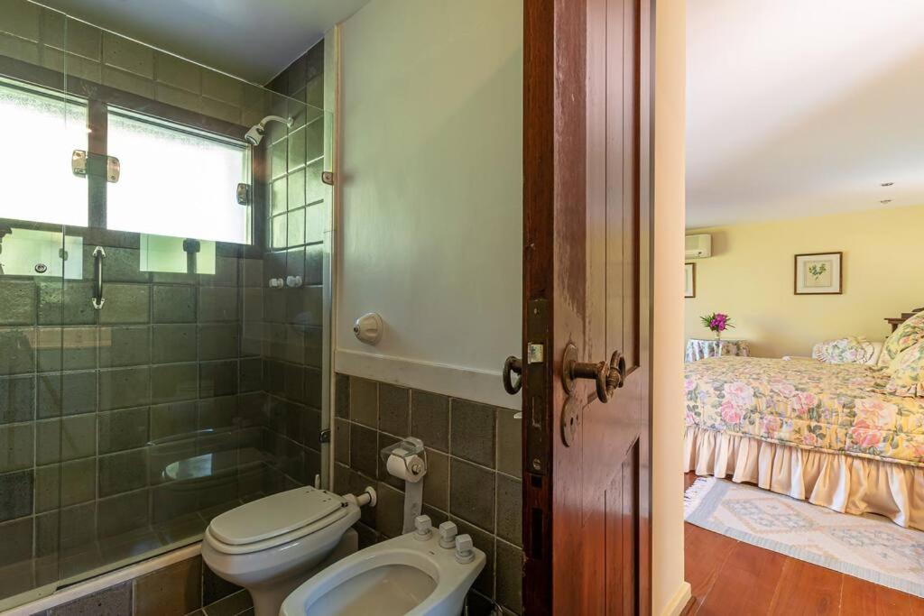 Linda casa Araras 6 suítes/ rio privativo/ Condomínio Denasa
