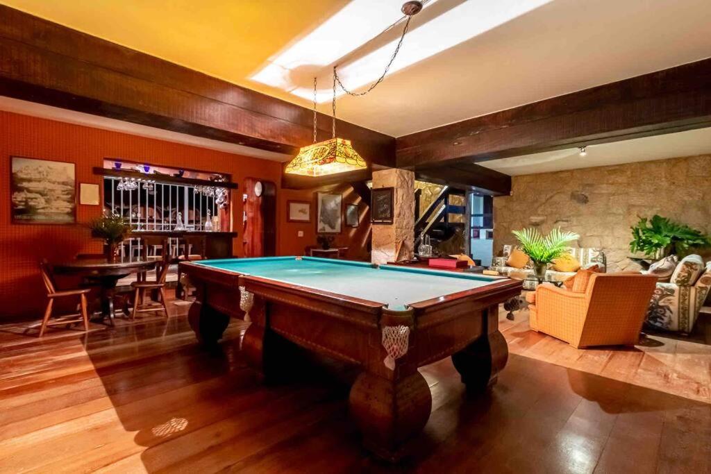 Linda casa Araras 6 suítes/ rio privativo/ Condomínio Denasa