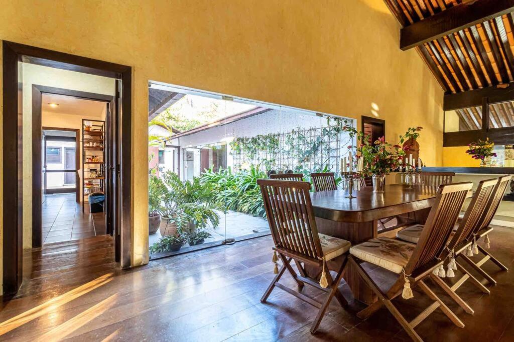 Linda casa Araras 6 suítes/ rio privativo/ Condomínio Denasa