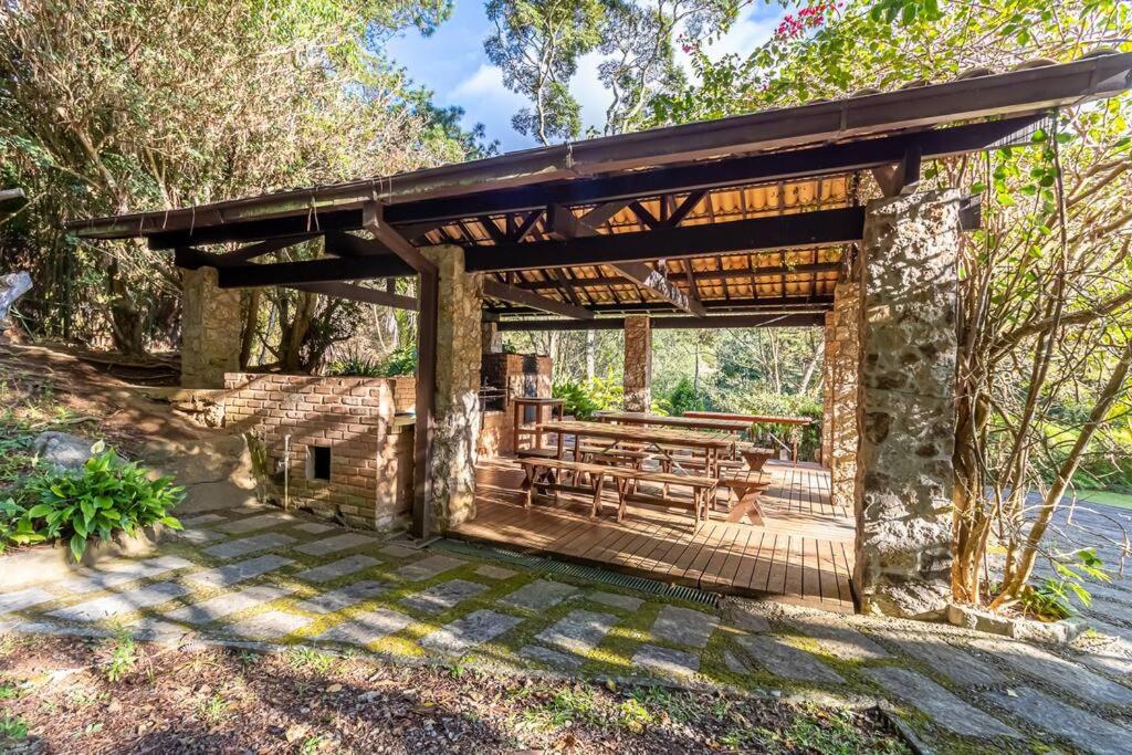 Linda casa Araras 6 suítes/ rio privativo/ Condomínio Denasa