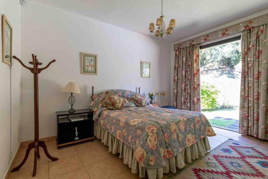 Linda casa Araras 6 suítes/ rio privativo/ Condomínio Denasa