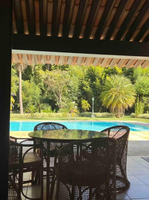 Linda casa Araras 6 suítes/ rio privativo/ Condomínio Denasa