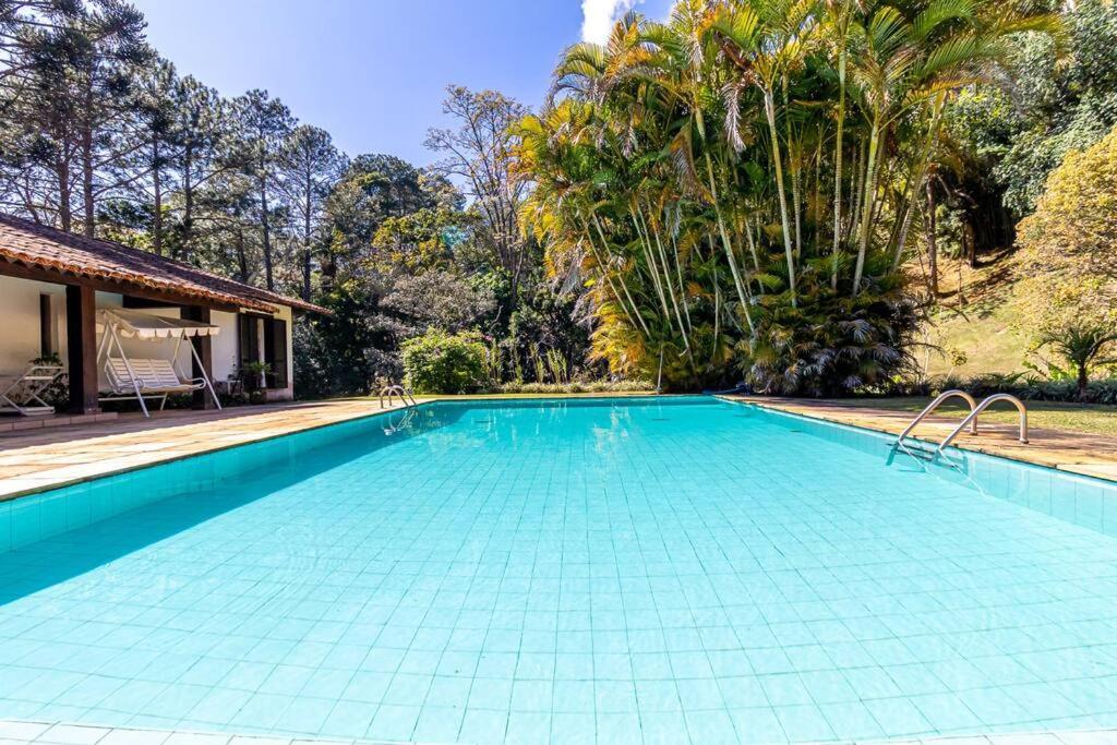 Linda casa Araras 6 suítes/ rio privativo/ Condomínio Denasa