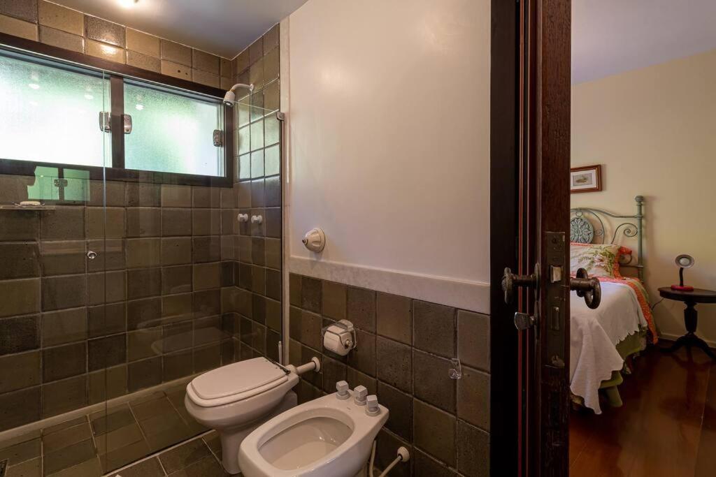 Linda casa Araras 6 suítes/ rio privativo/ Condomínio Denasa
