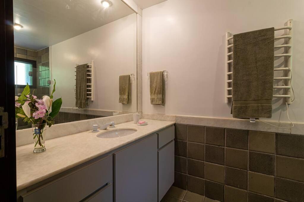 Linda casa Araras 6 suítes/ rio privativo/ Condomínio Denasa