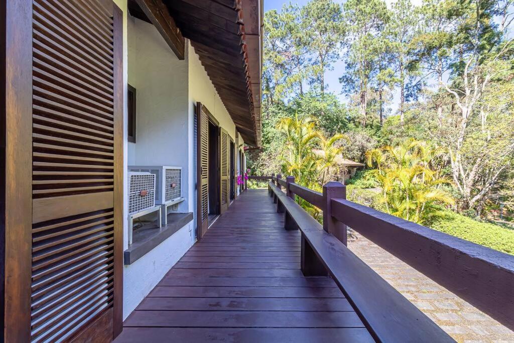 Linda casa Araras 6 suítes/ rio privativo/ Condomínio Denasa