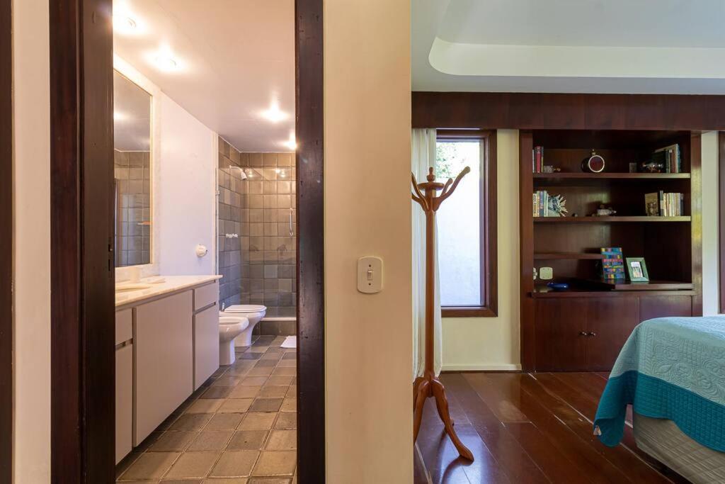 Linda casa Araras 6 suítes/ rio privativo/ Condomínio Denasa