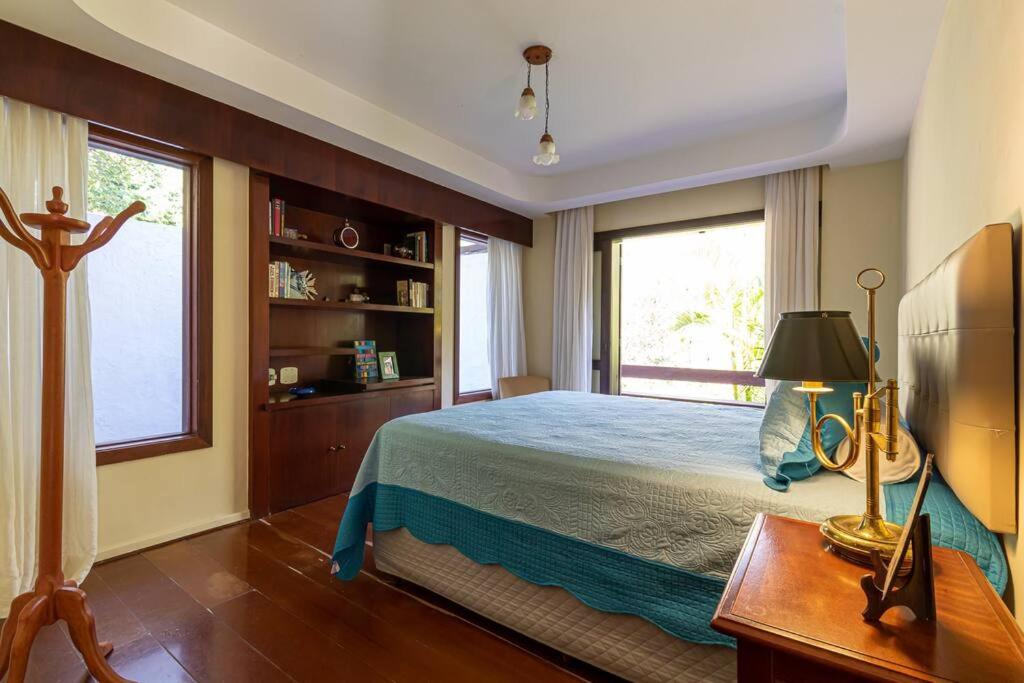 Linda casa Araras 6 suítes/ rio privativo/ Condomínio Denasa