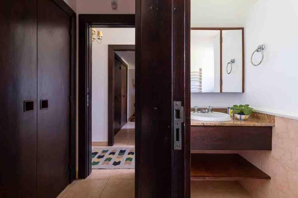 Linda casa Araras 6 suítes/ rio privativo/ Condomínio Denasa