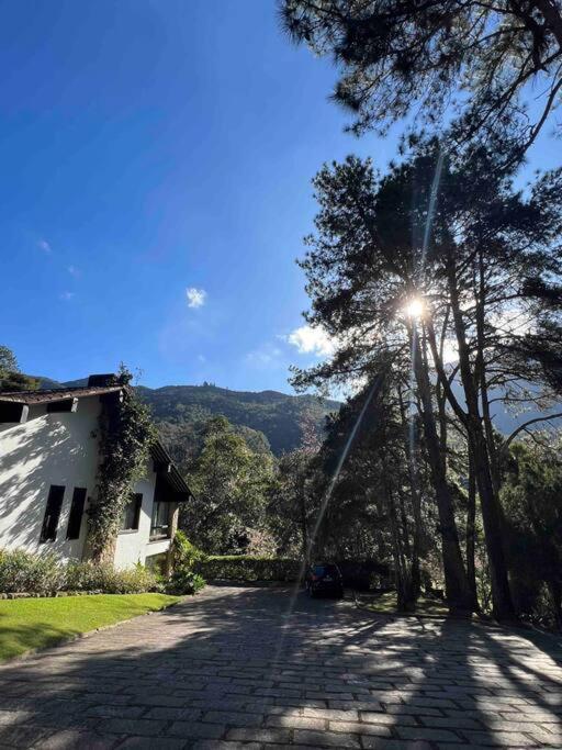 Linda casa Araras 6 suítes/ rio privativo/ Condomínio Denasa