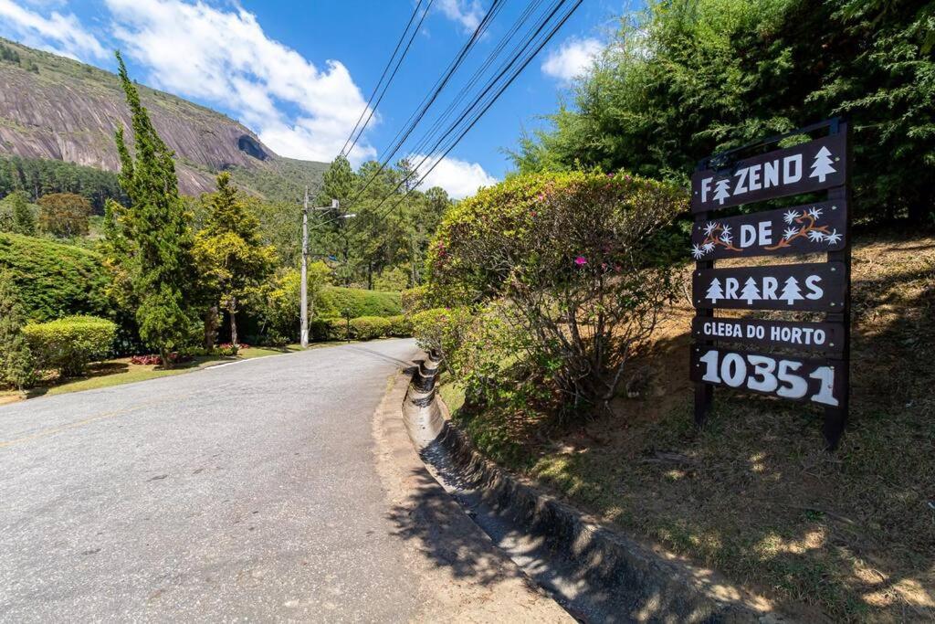 Linda casa Araras 6 suítes/ rio privativo/ Condomínio Denasa