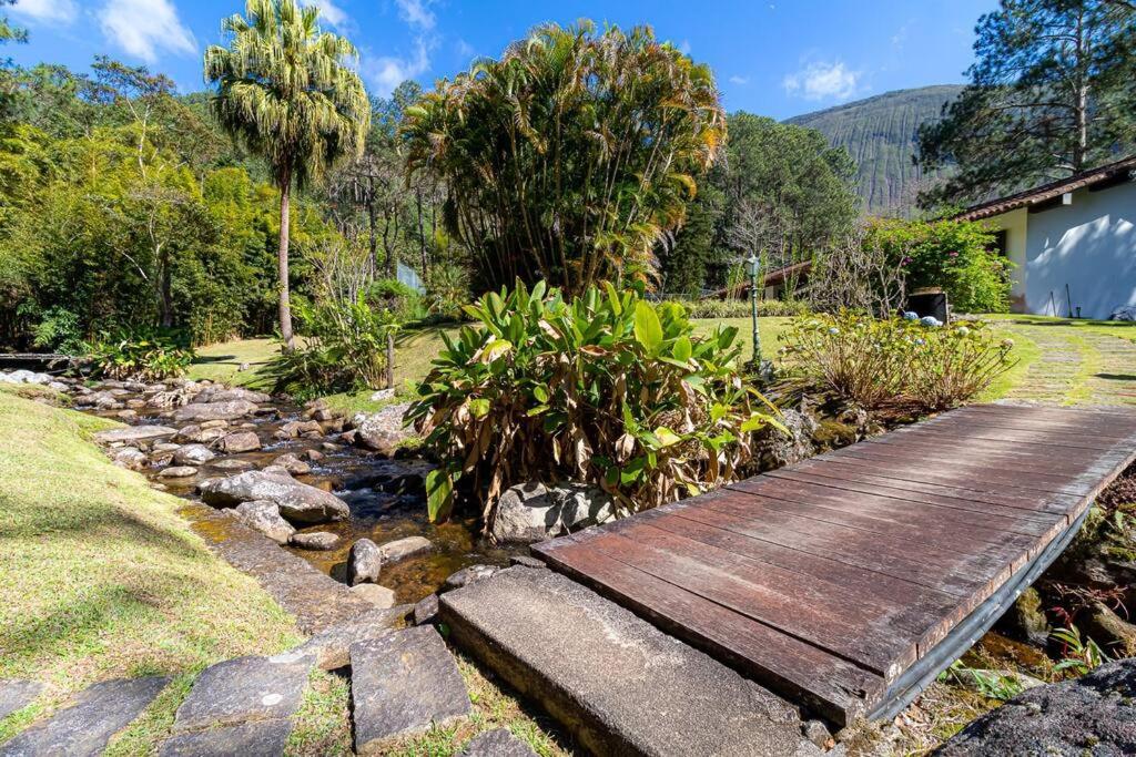 Linda casa Araras 6 suítes/ rio privativo/ Condomínio Denasa
