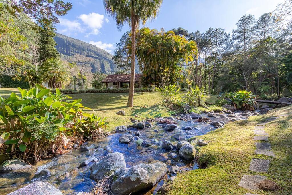 Linda casa Araras 6 suítes/ rio privativo/ Condomínio Denasa
