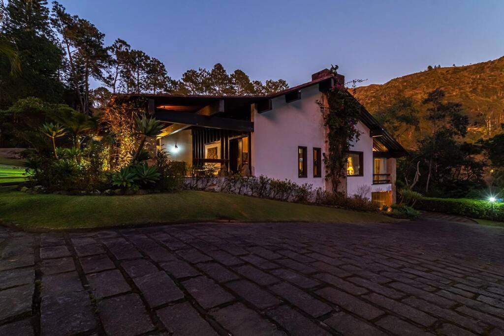 Linda casa Araras 6 suítes/ rio privativo/ Condomínio Denasa