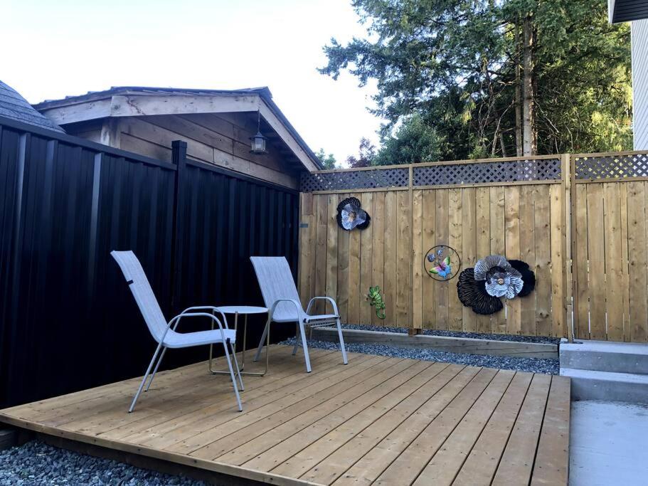Gorgeous 2 Bedrooms Suite Private entrance with patio-Free Parking