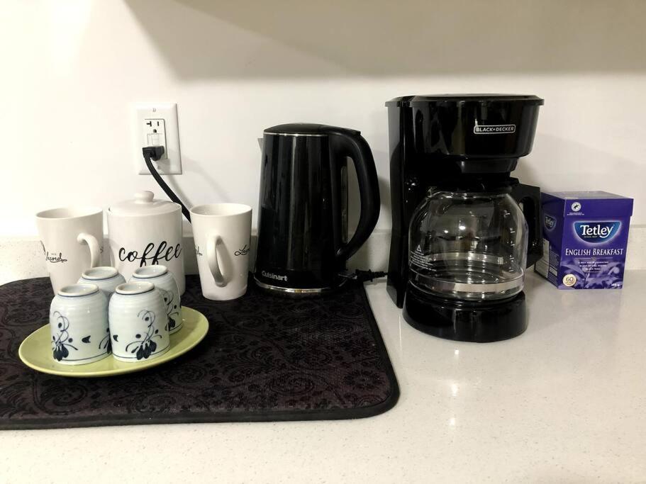 Gorgeous 2 Bedrooms Suite Private entrance with patio-Free Parking