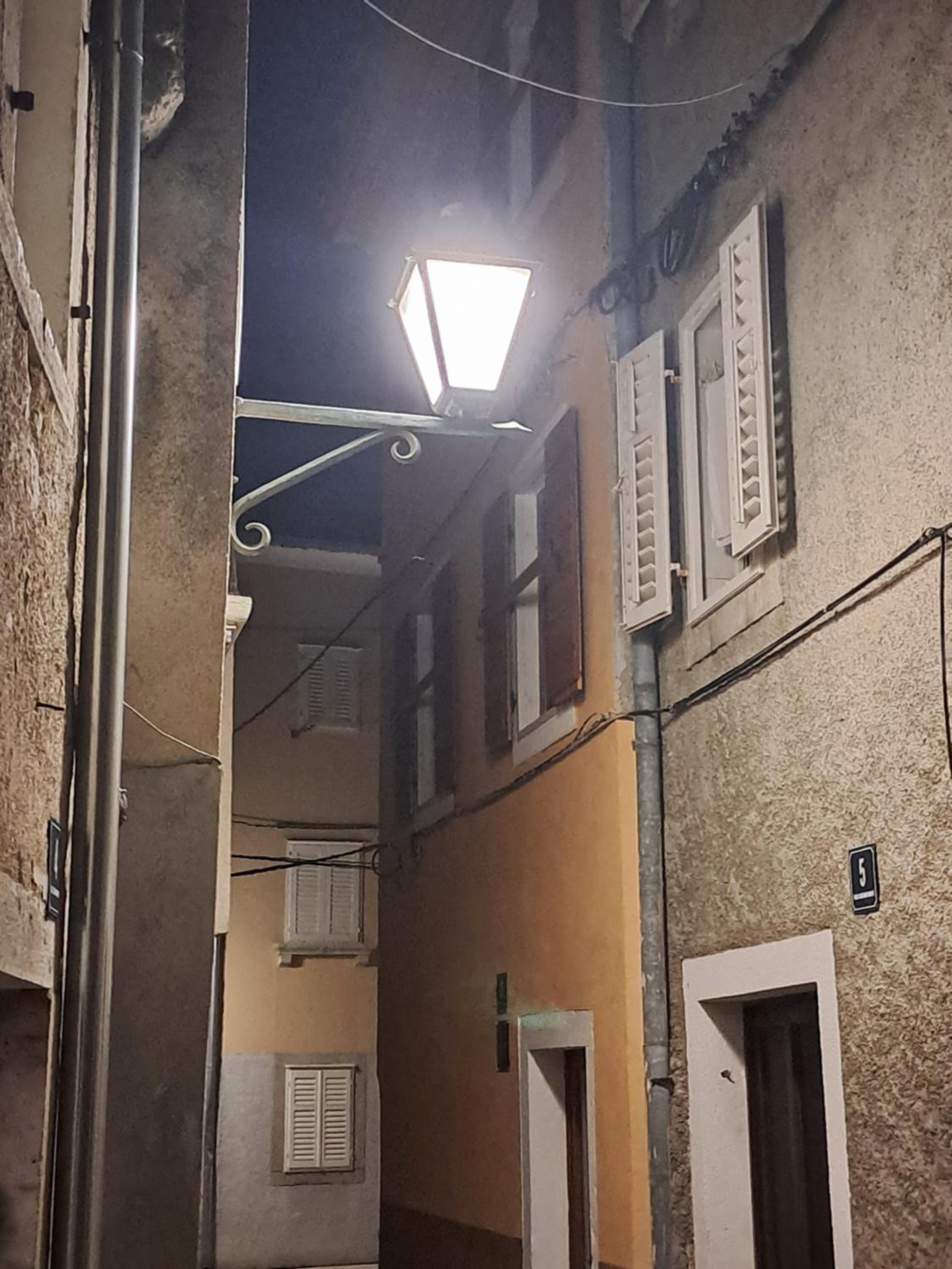Atraktivna kuća sa saunom i grijanim jacuzzijem