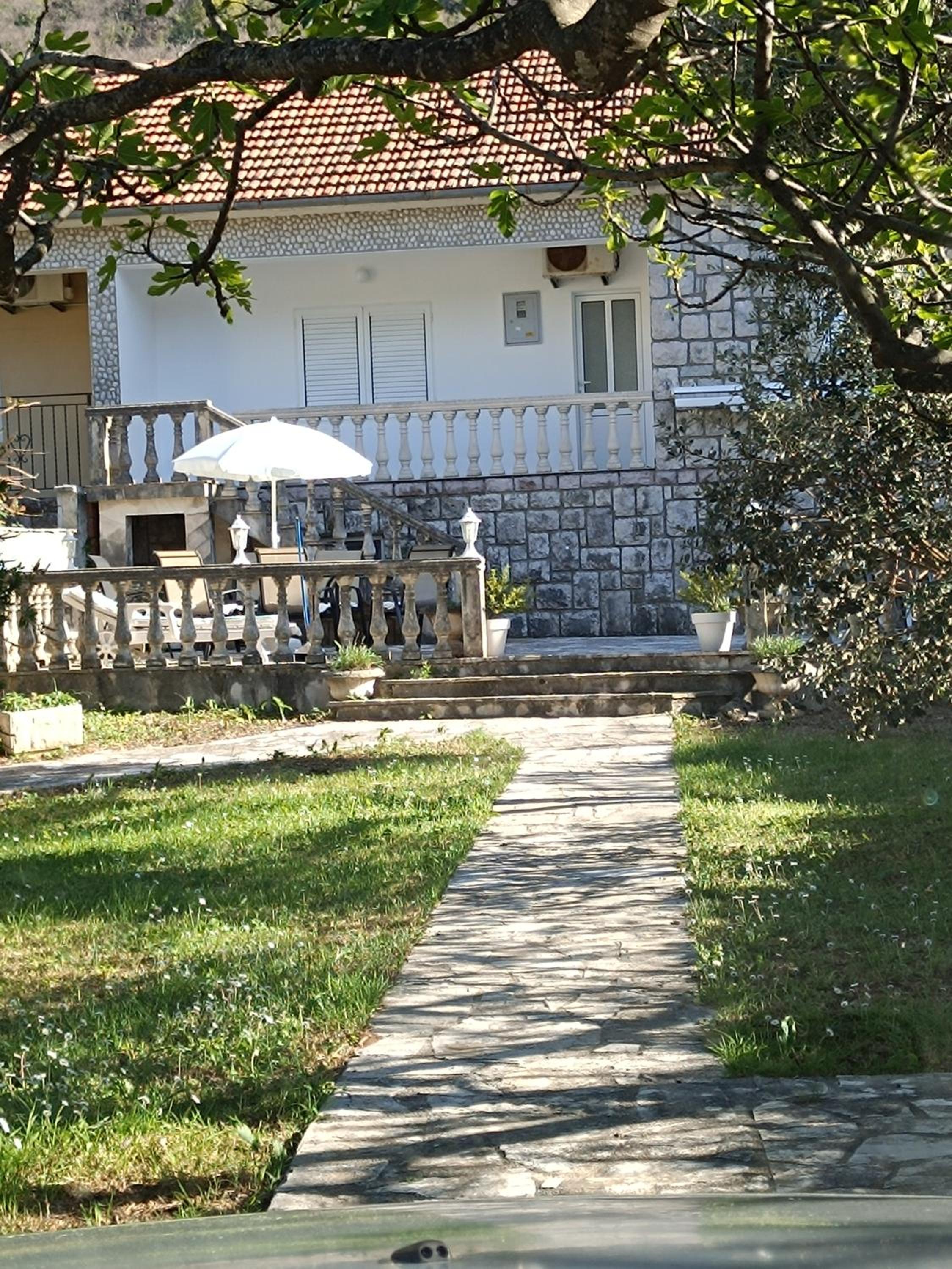Oliva sea side guest house