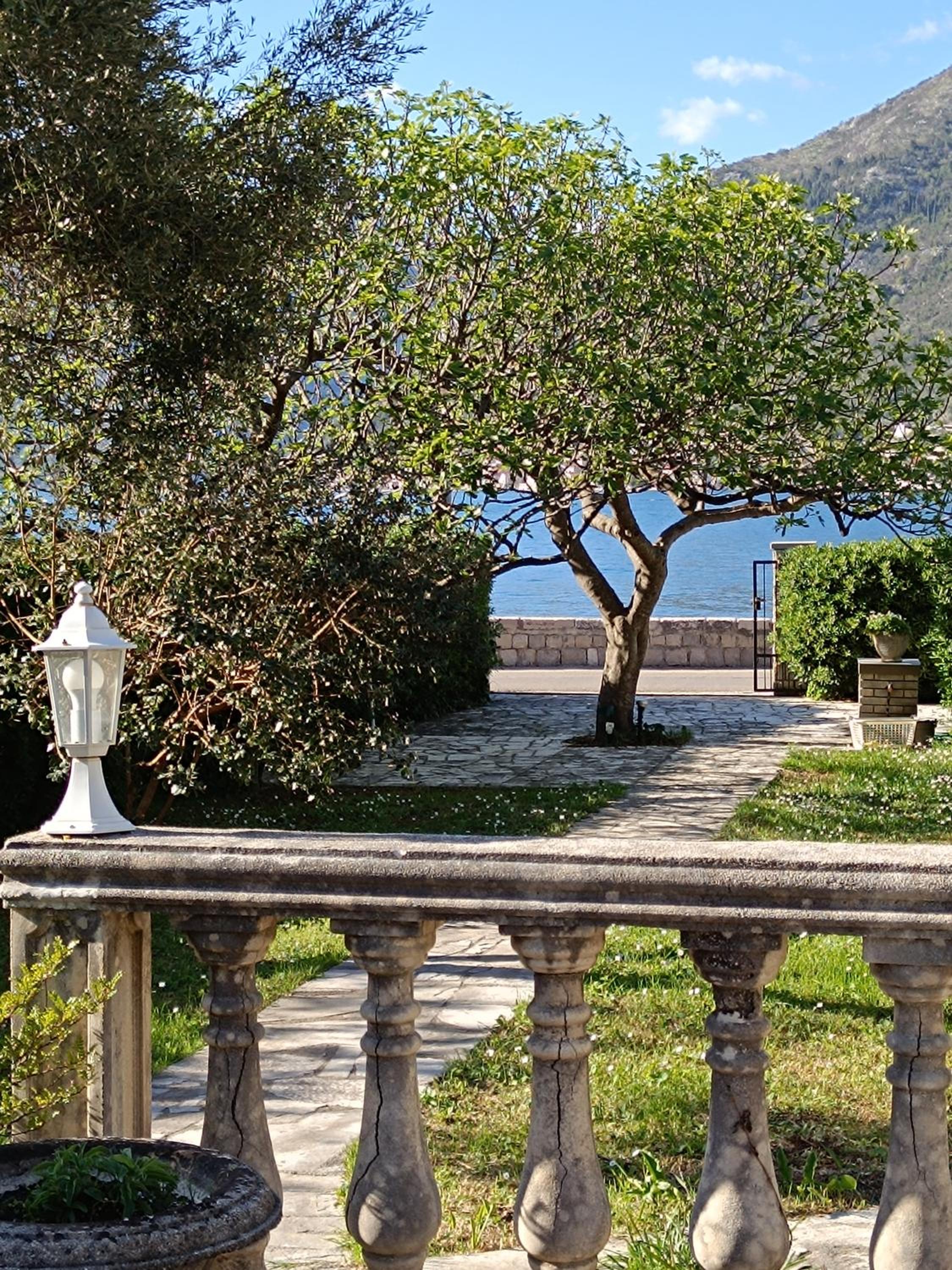 Oliva sea side guest house