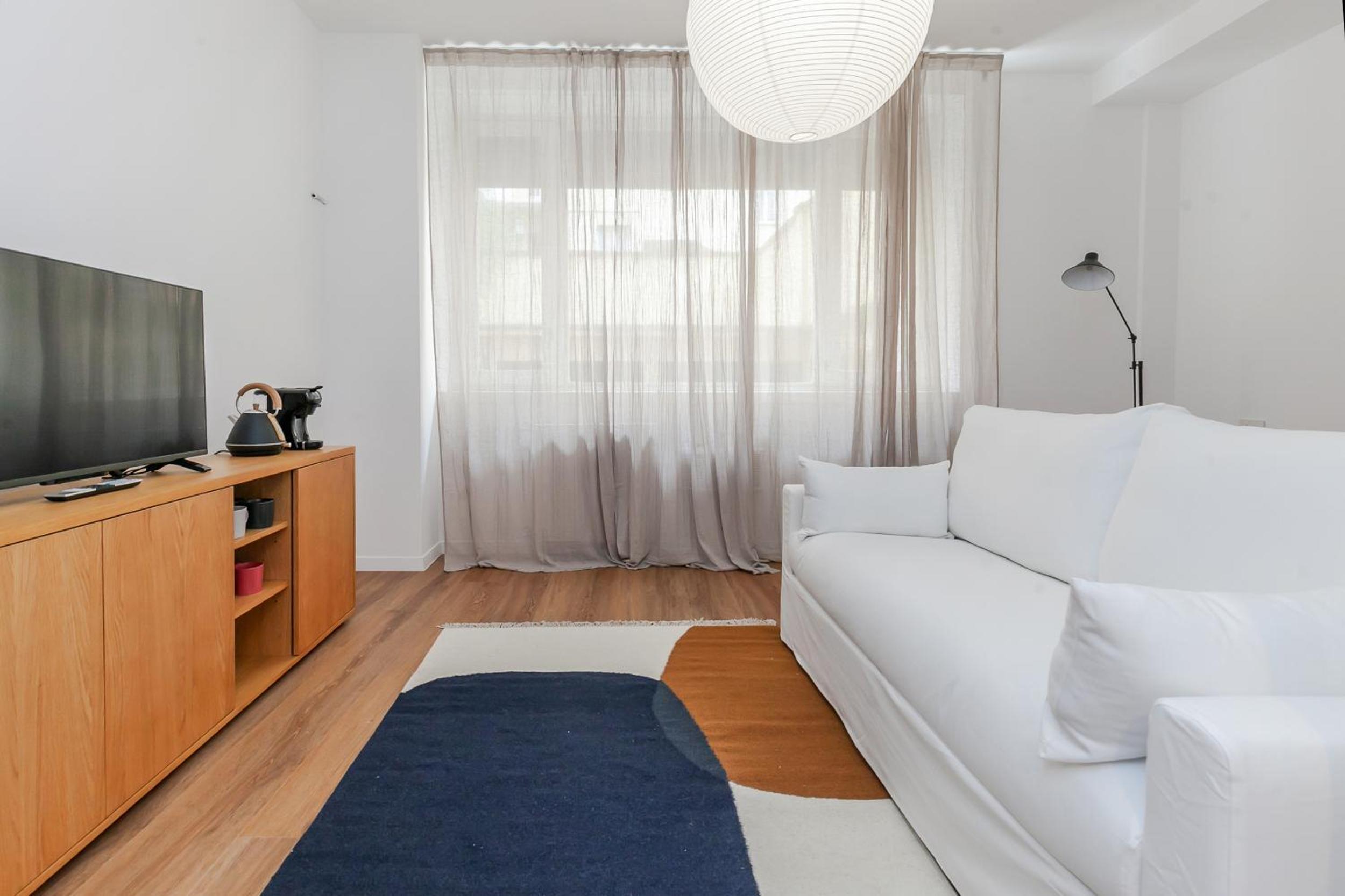Spacious Design Apartment Central Milan