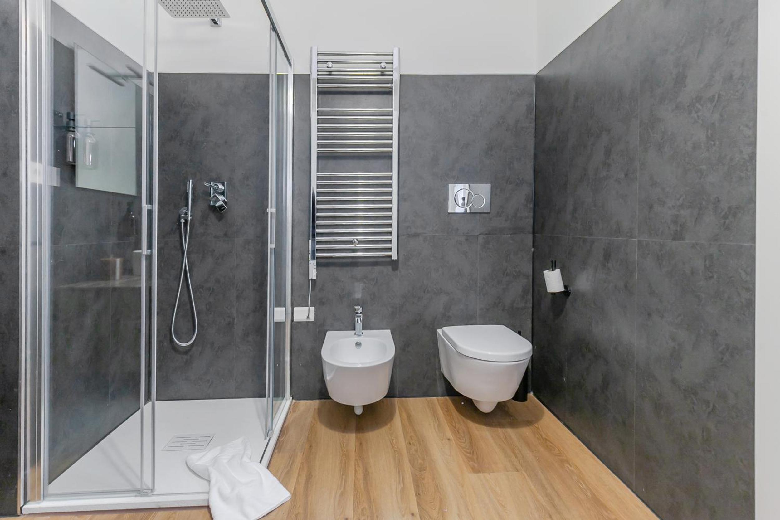 Spacious Design Apartment Central Milan