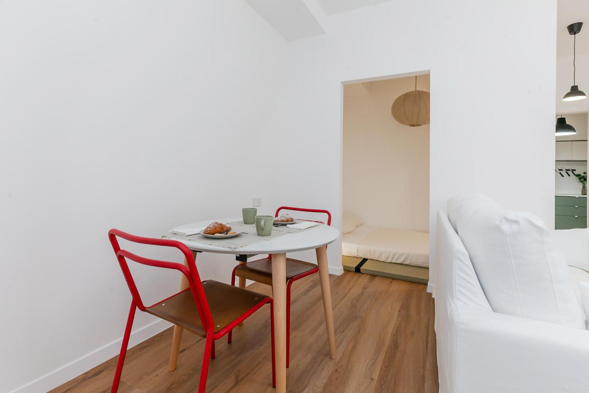 Spacious Design Apartment Central Milan