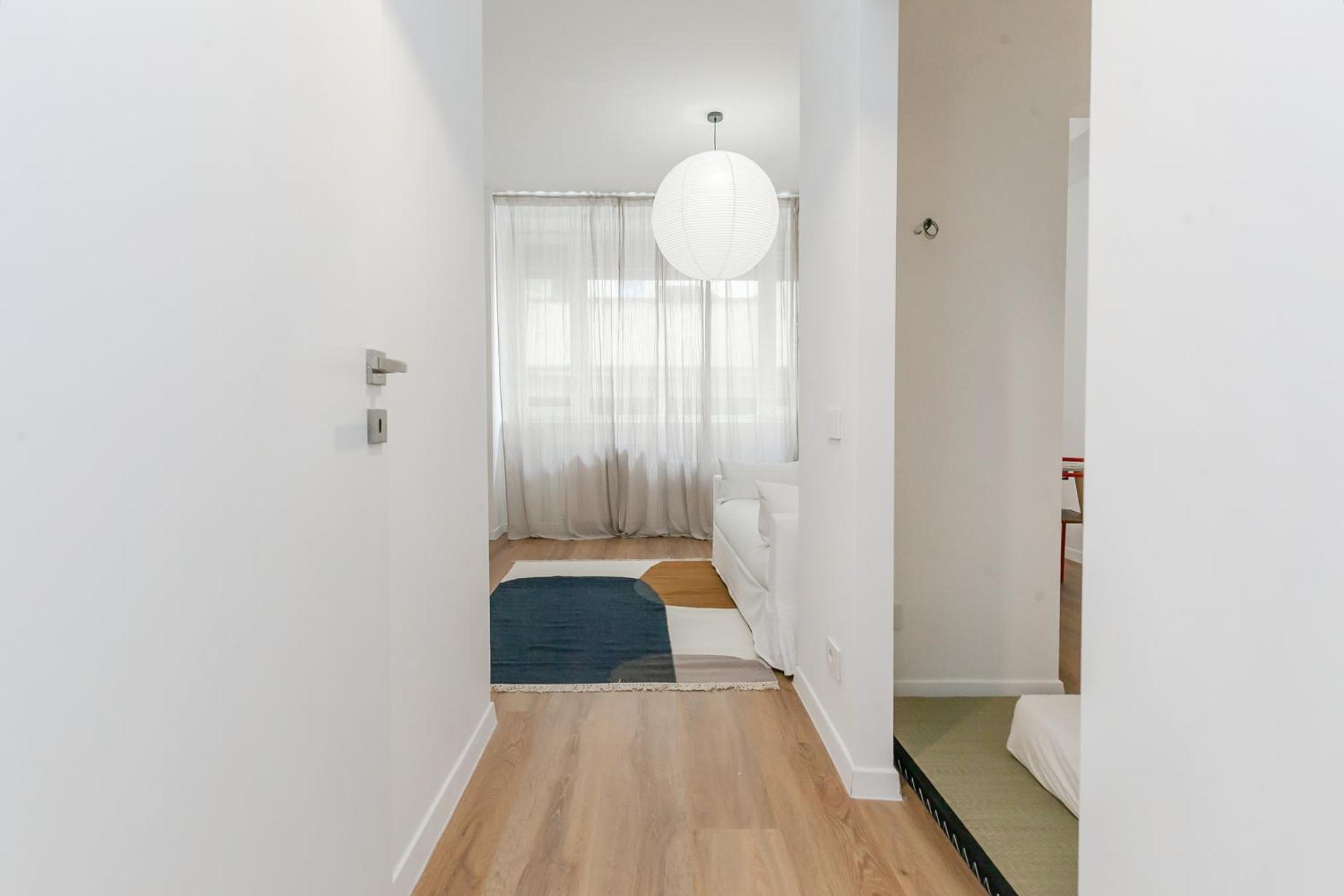 Spacious Design Apartment Central Milan