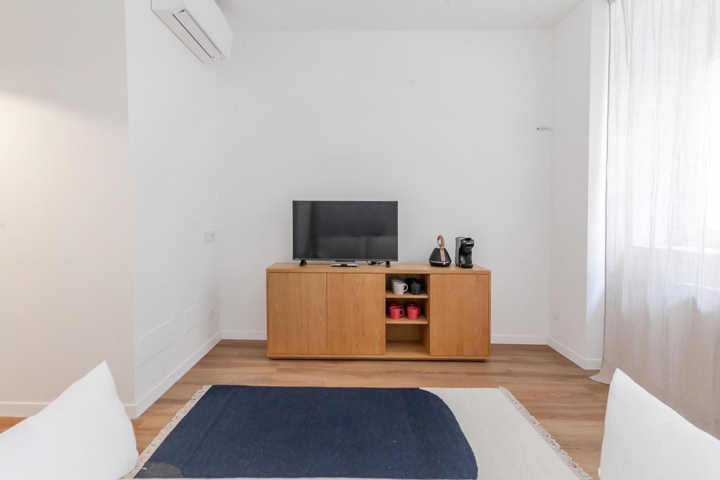 Spacious Design Apartment Central Milan