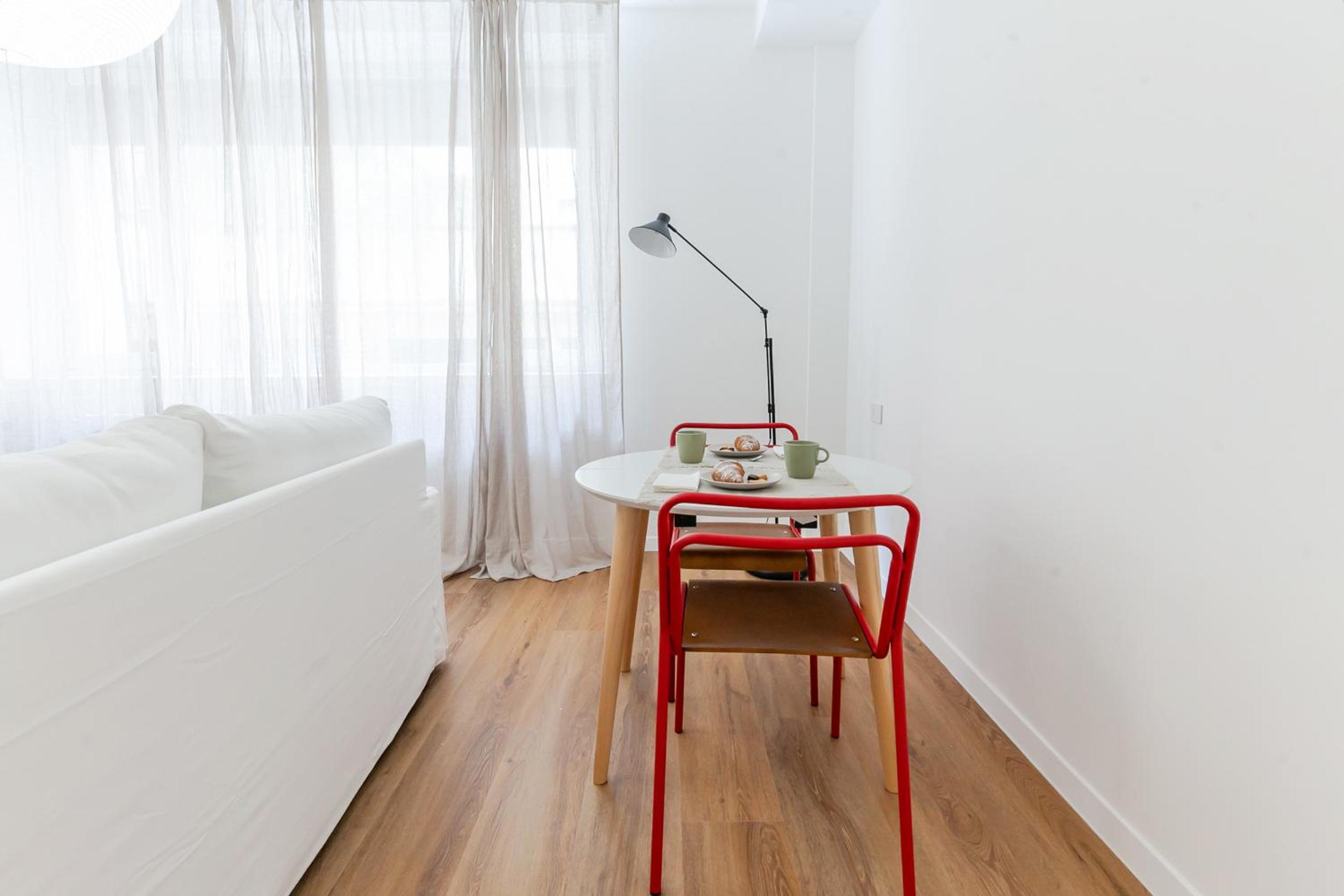 Spacious Design Apartment Central Milan