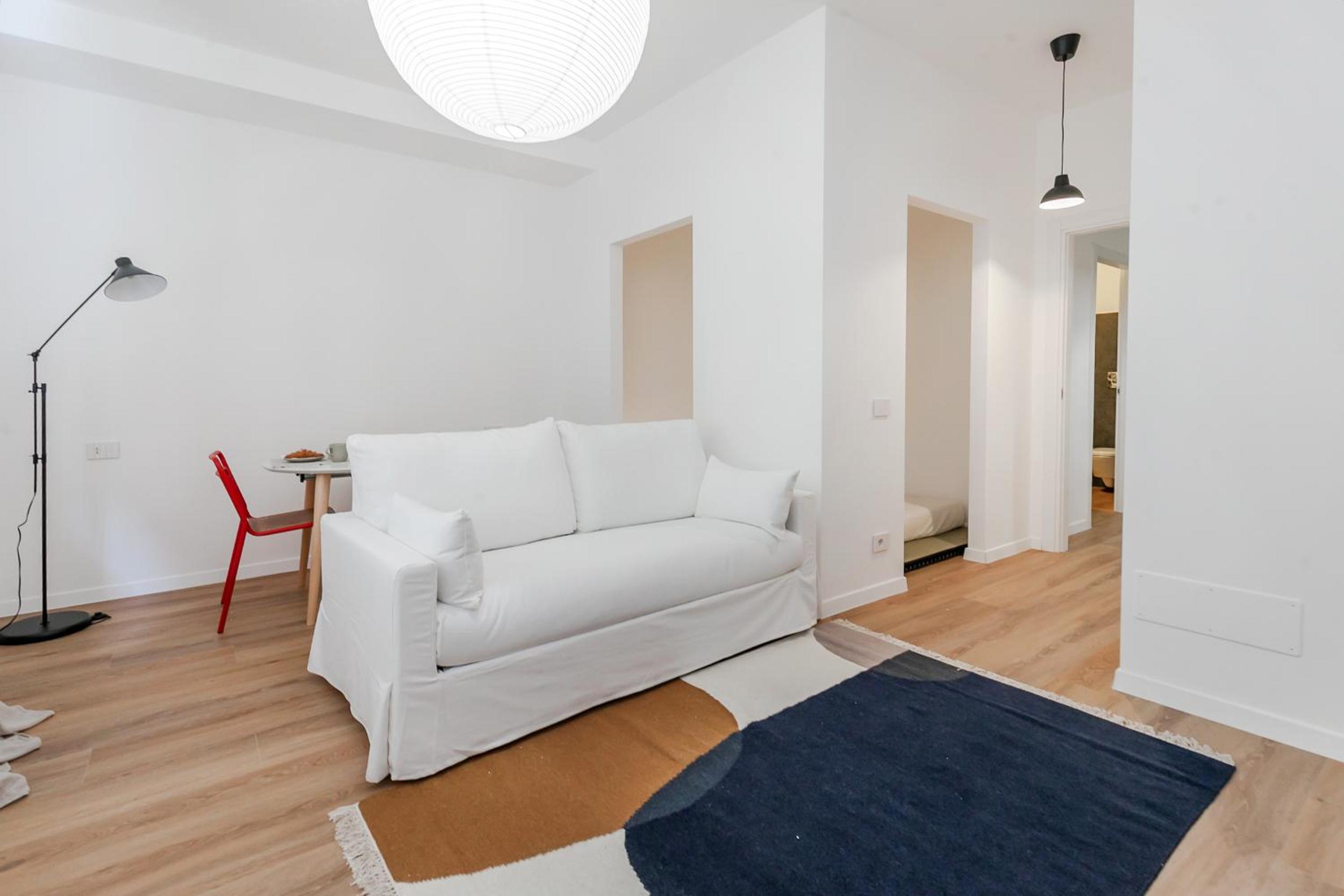 Spacious Design Apartment Central Milan