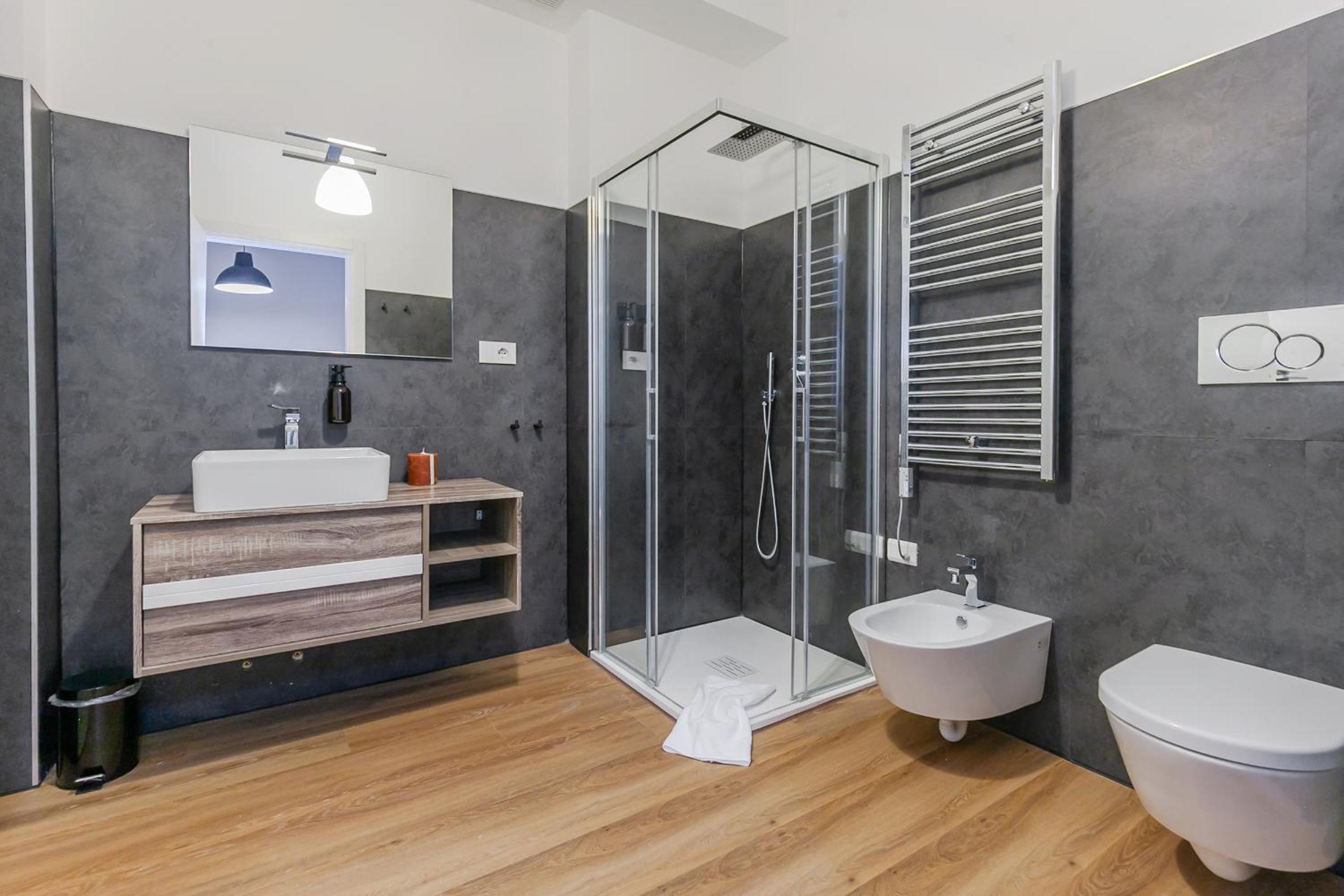 Spacious Design Apartment Central Milan