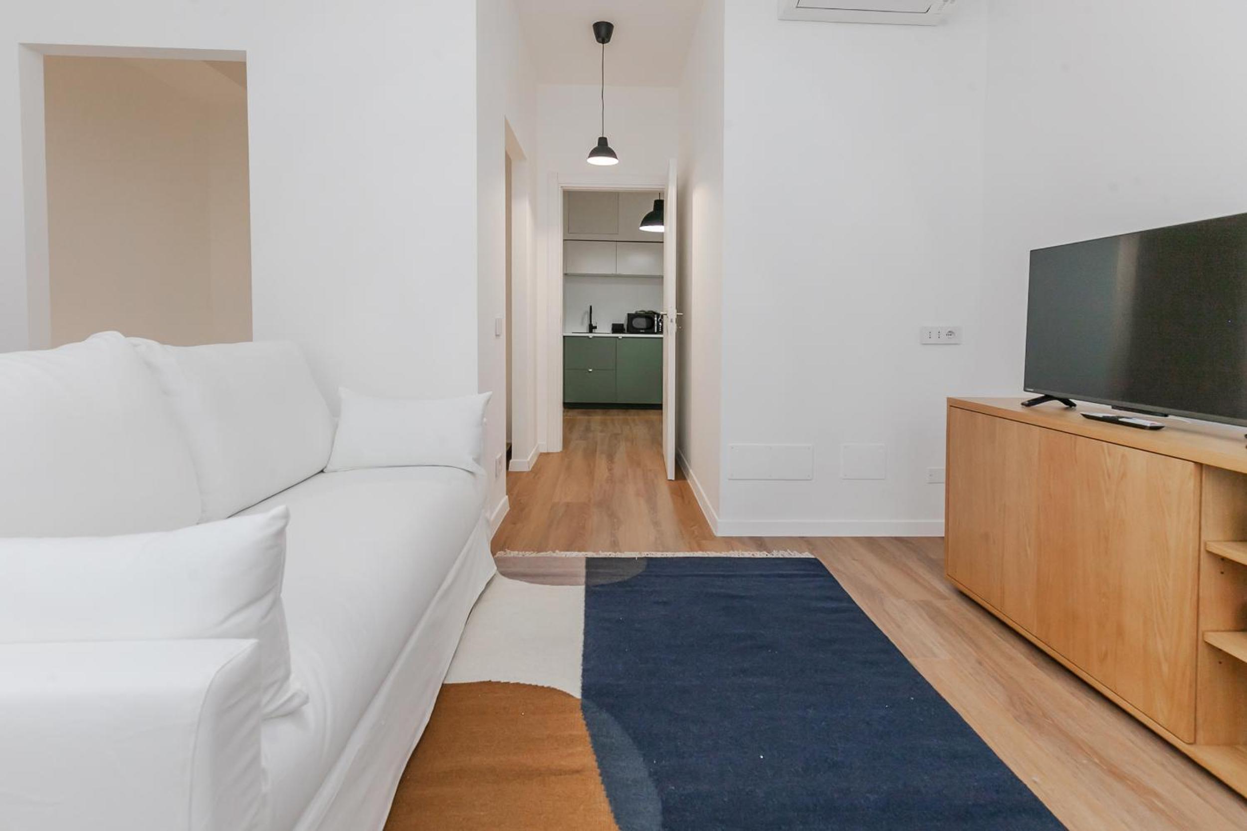 Spacious Design Apartment Central Milan