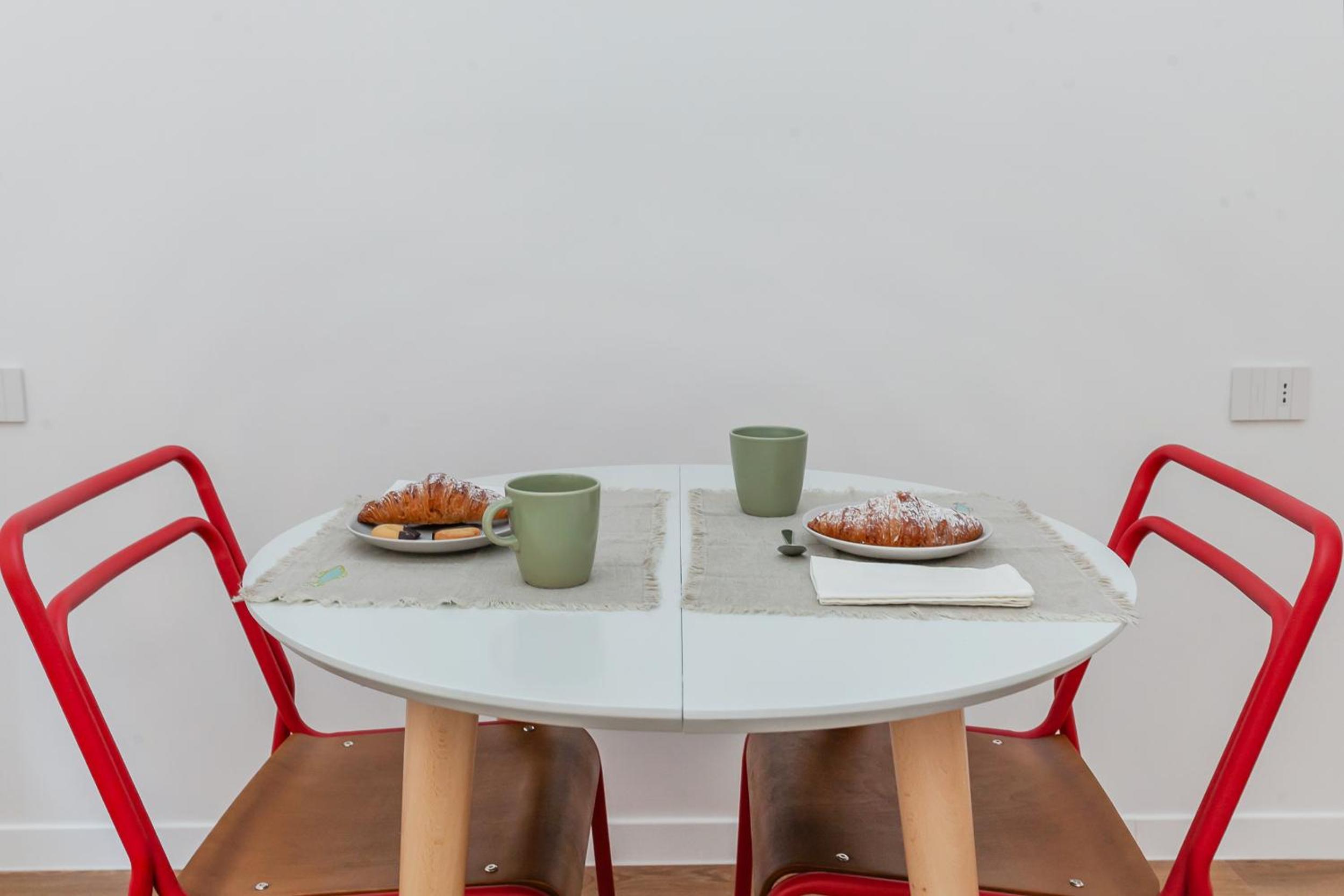 Spacious Design Apartment Central Milan