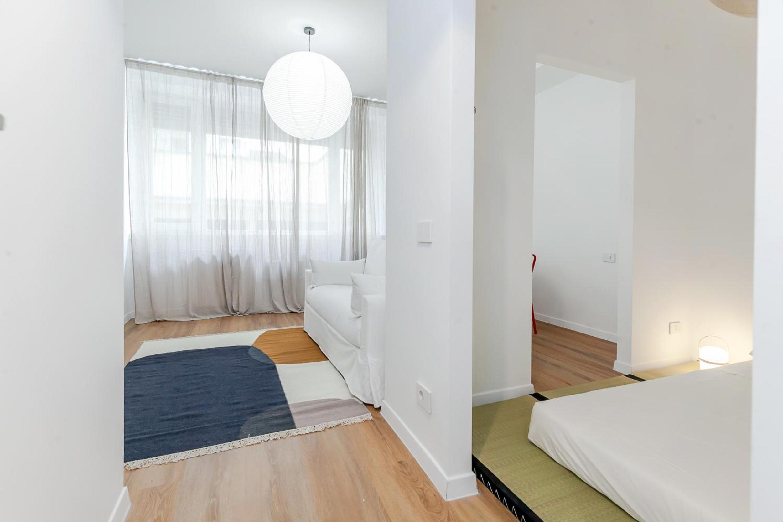 Spacious Design Apartment Central Milan