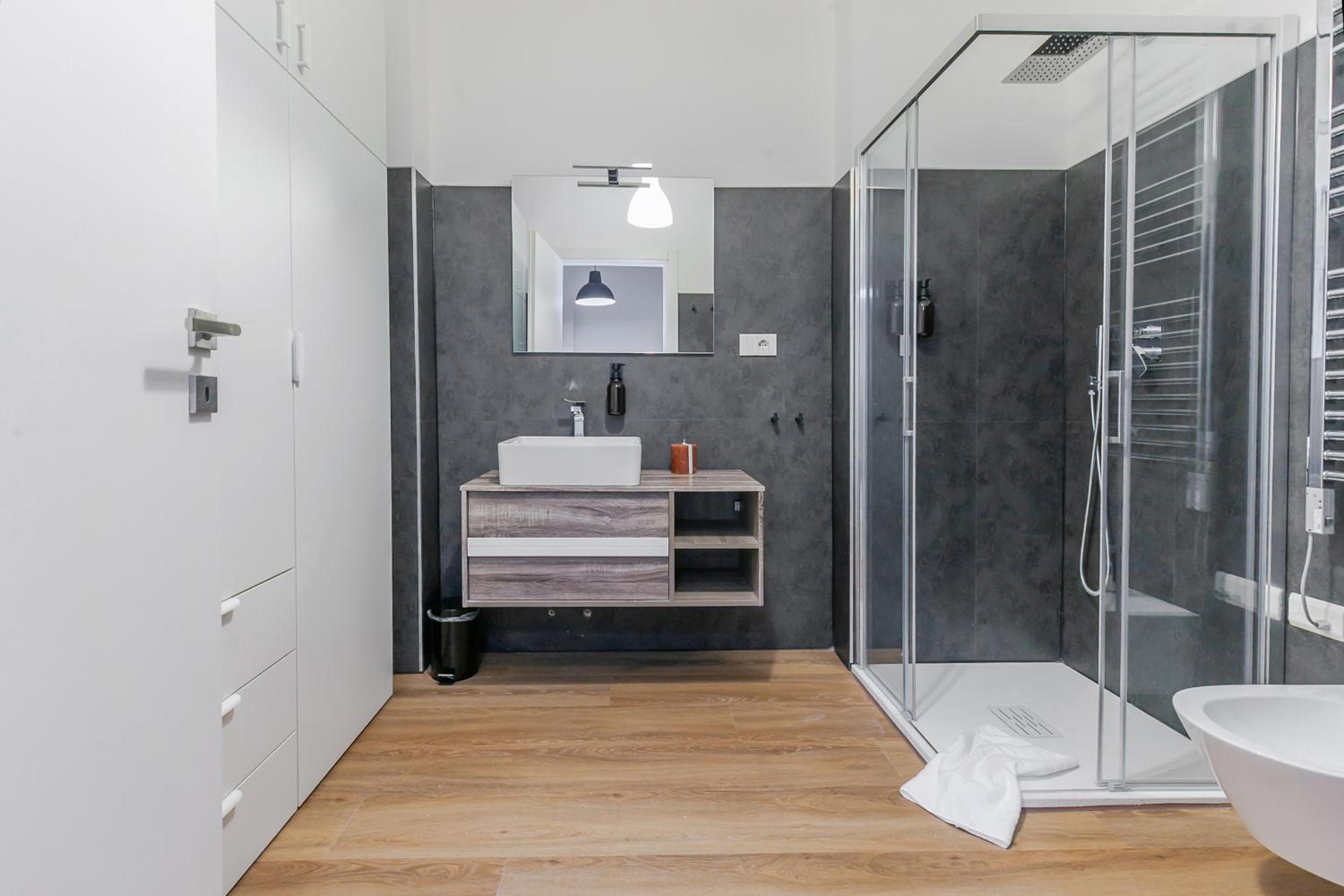 Spacious Design Apartment Central Milan