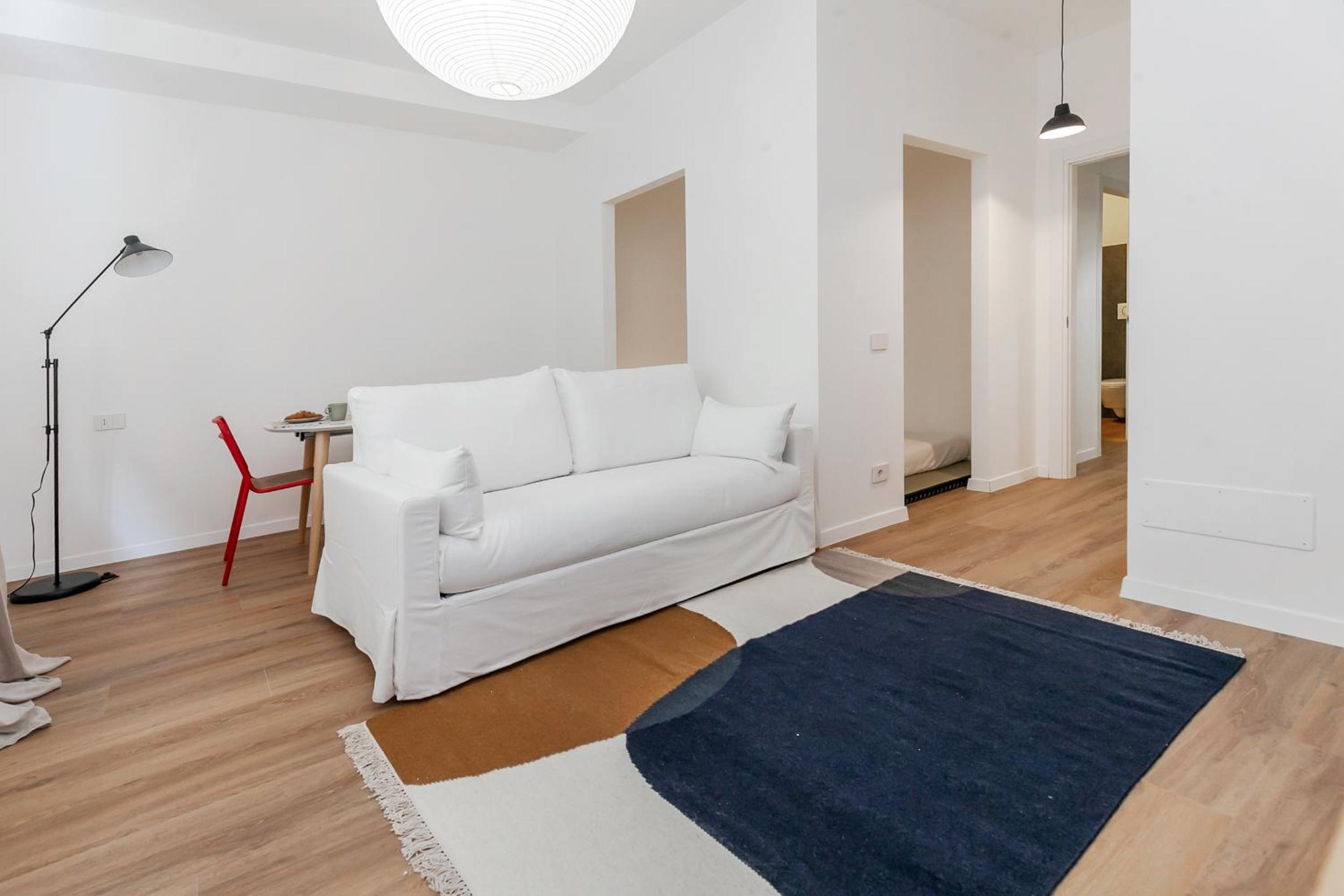 Spacious Design Apartment Central Milan