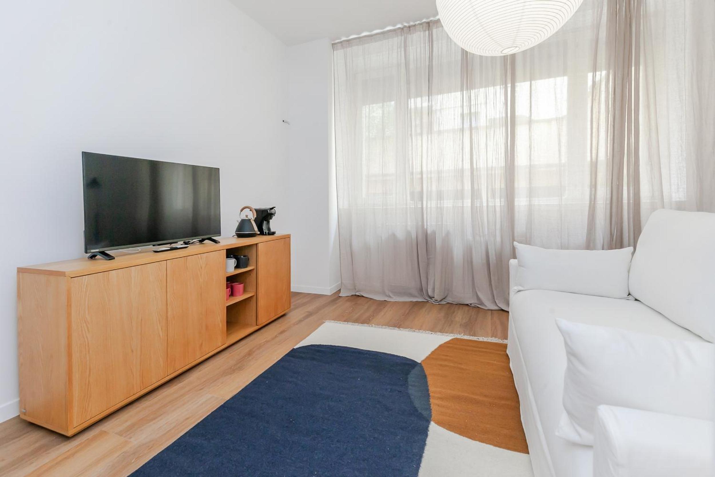 Spacious Design Apartment Central Milan