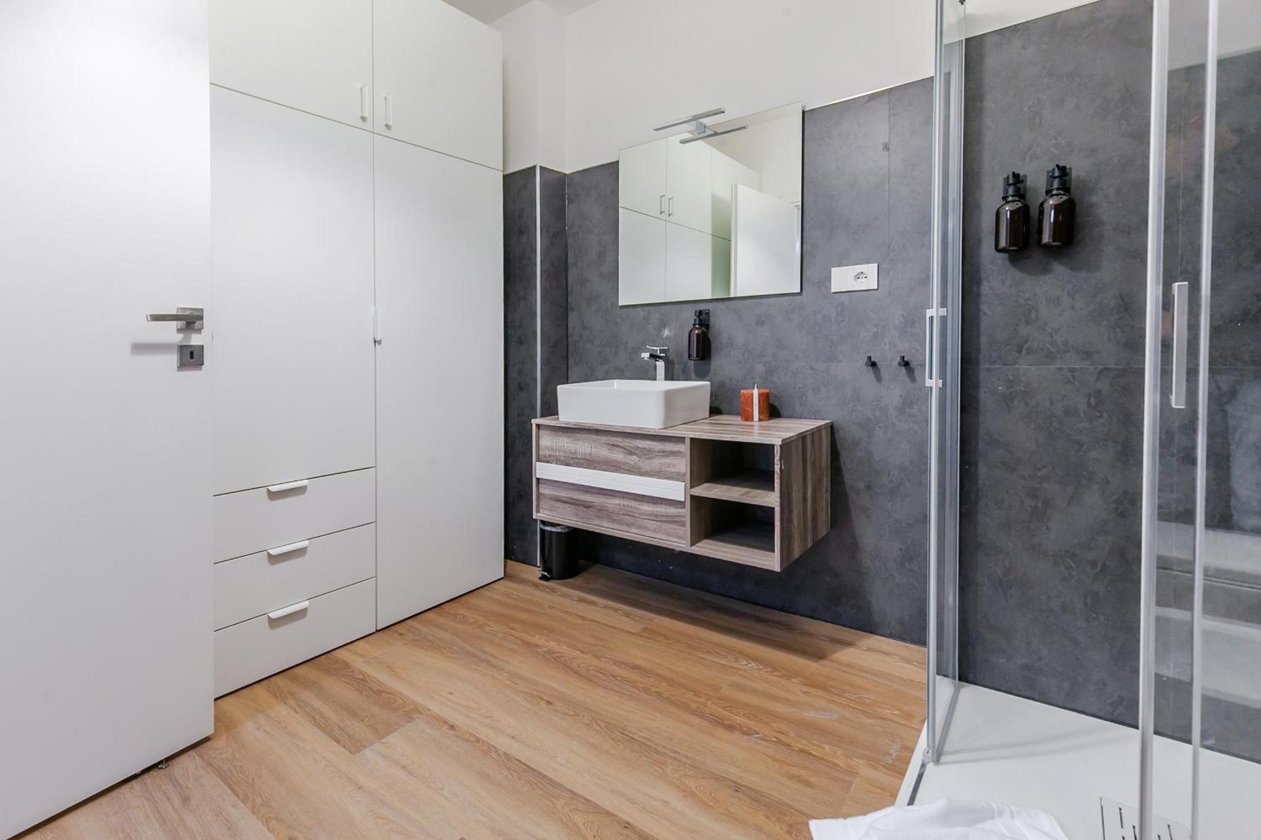Spacious Design Apartment Central Milan