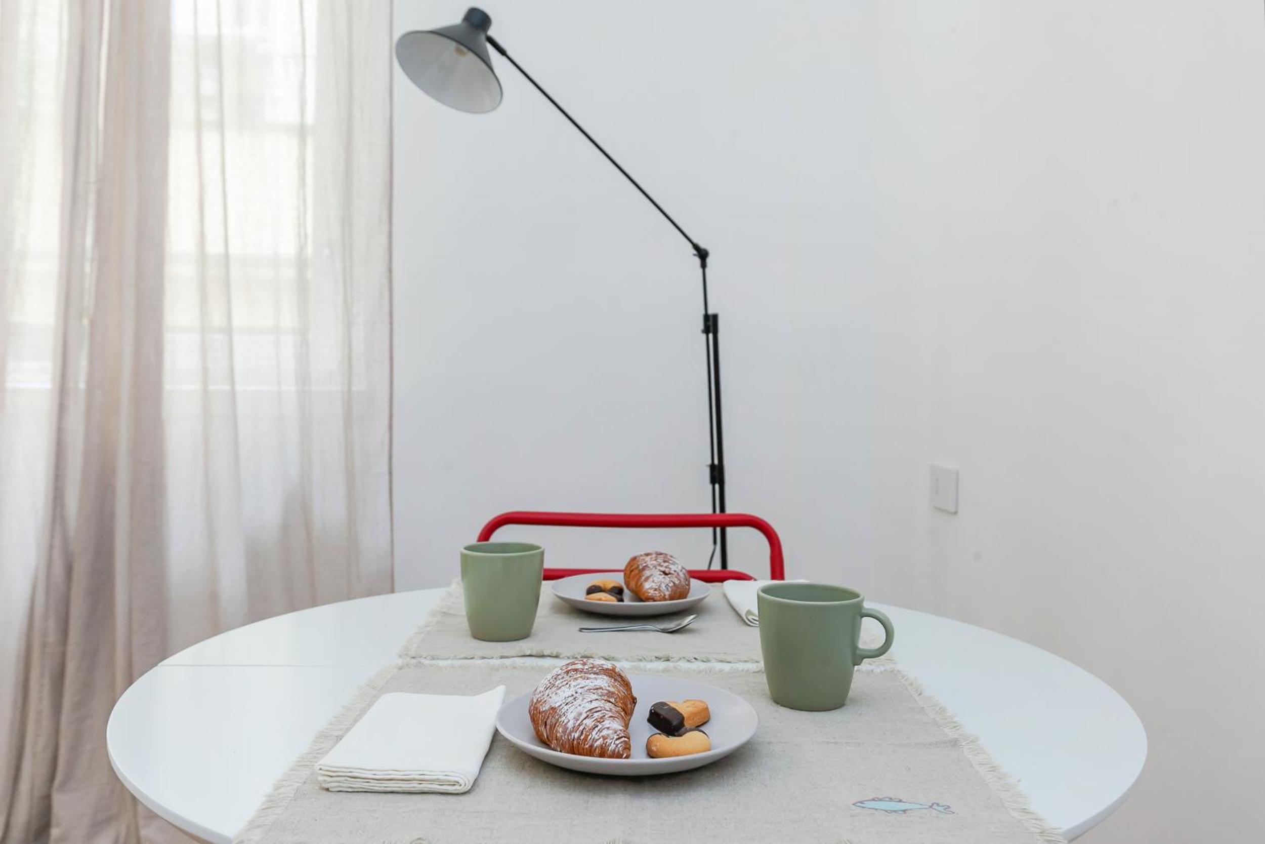 Spacious Design Apartment Central Milan