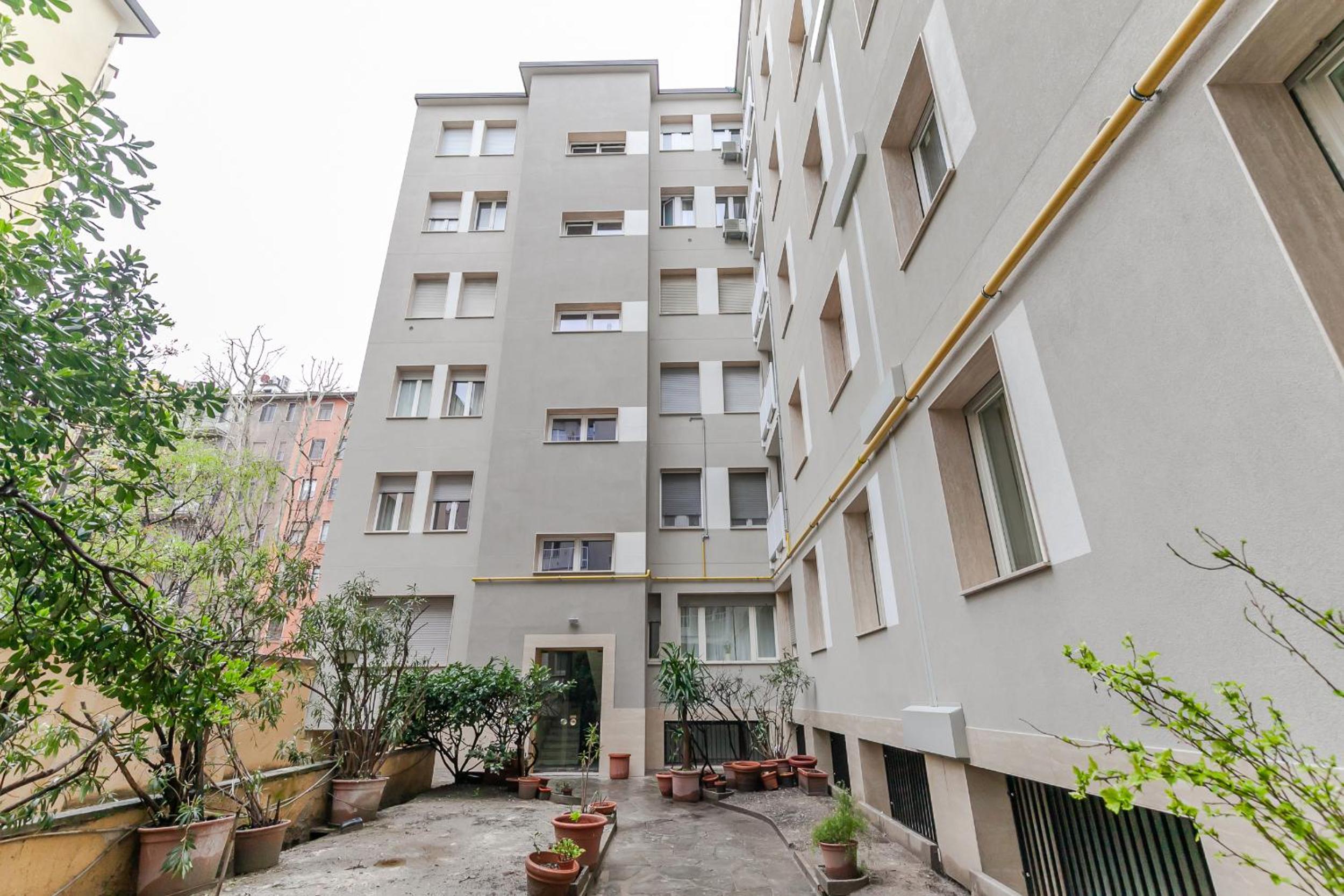 Spacious Design Apartment Central Milan