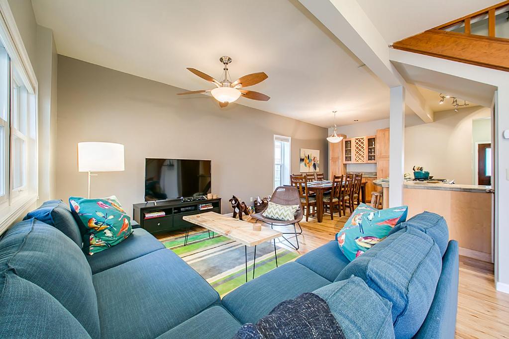 Hyde Park Home view 4