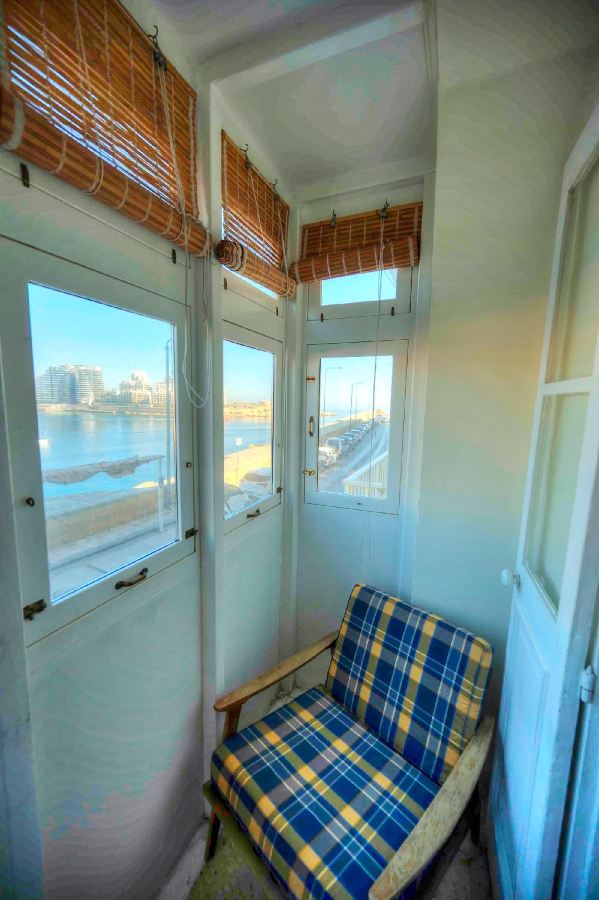 Charming one bedroom, sea view balcony, Valletta center. view 3