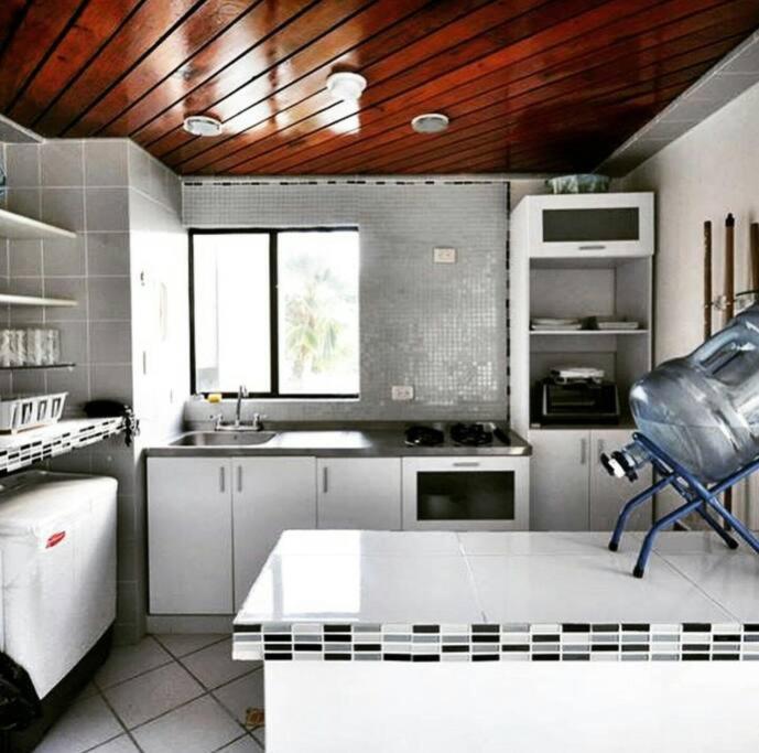 Apartamento en San Andrés frente al mar con piscina
