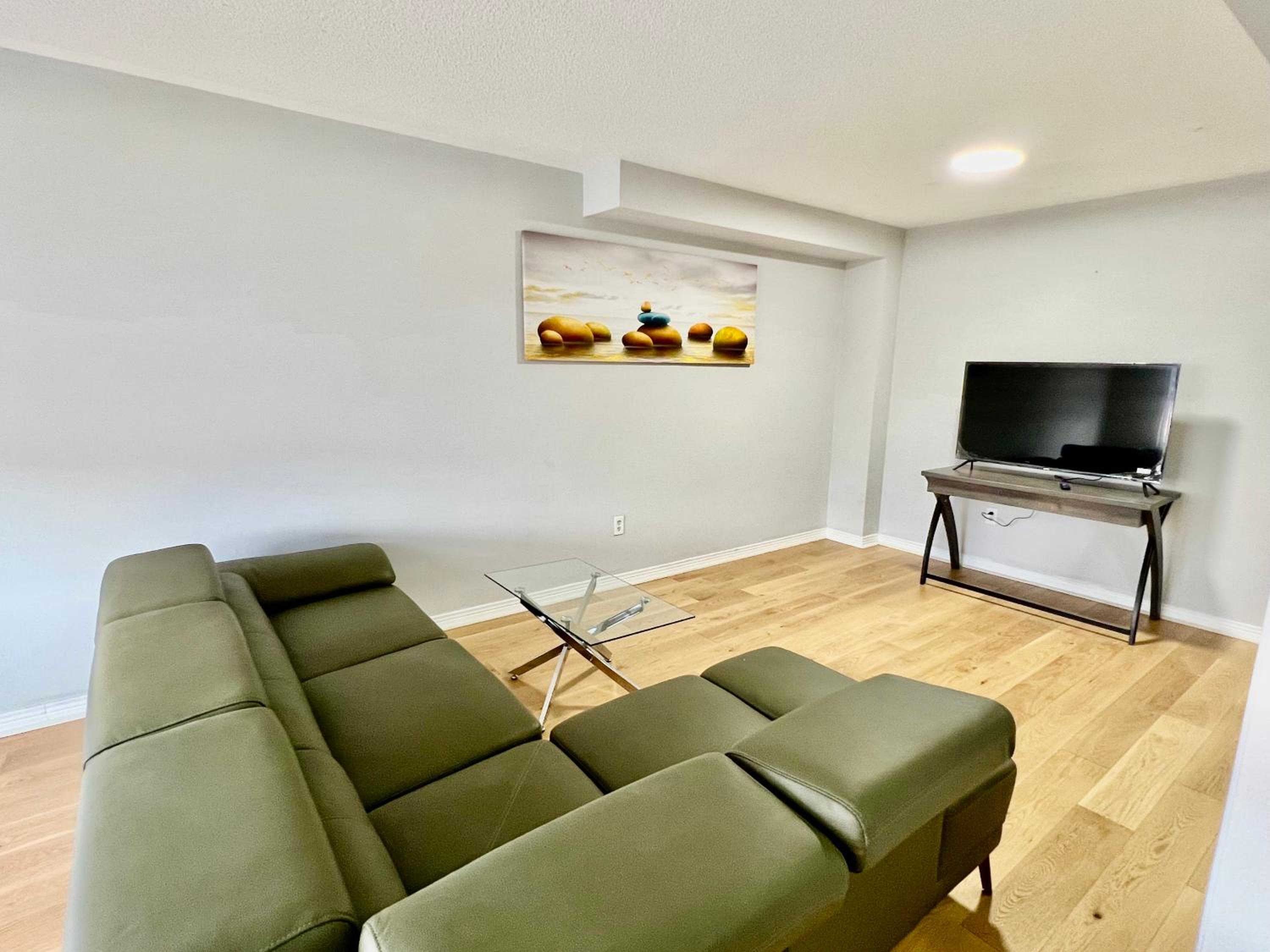 House In Scarborough 20 Minutes to Downtown