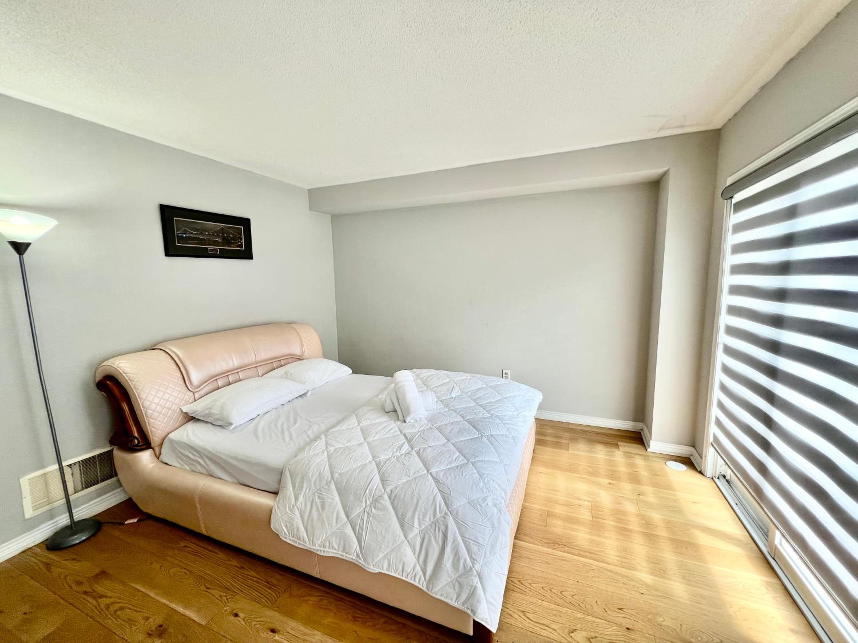 House In Scarborough 20 Minutes to Downtown