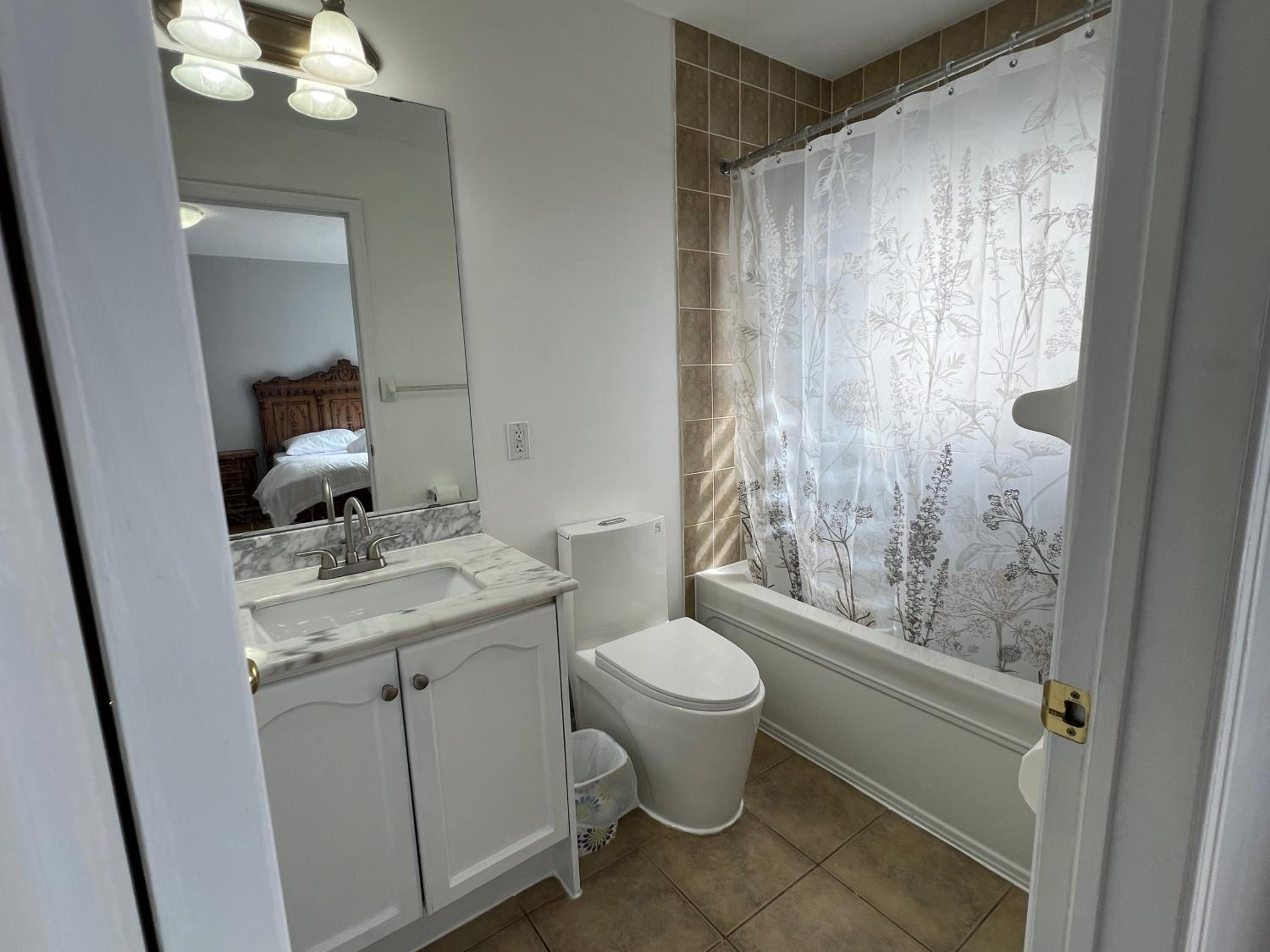 House In Scarborough 20 Minutes to Downtown