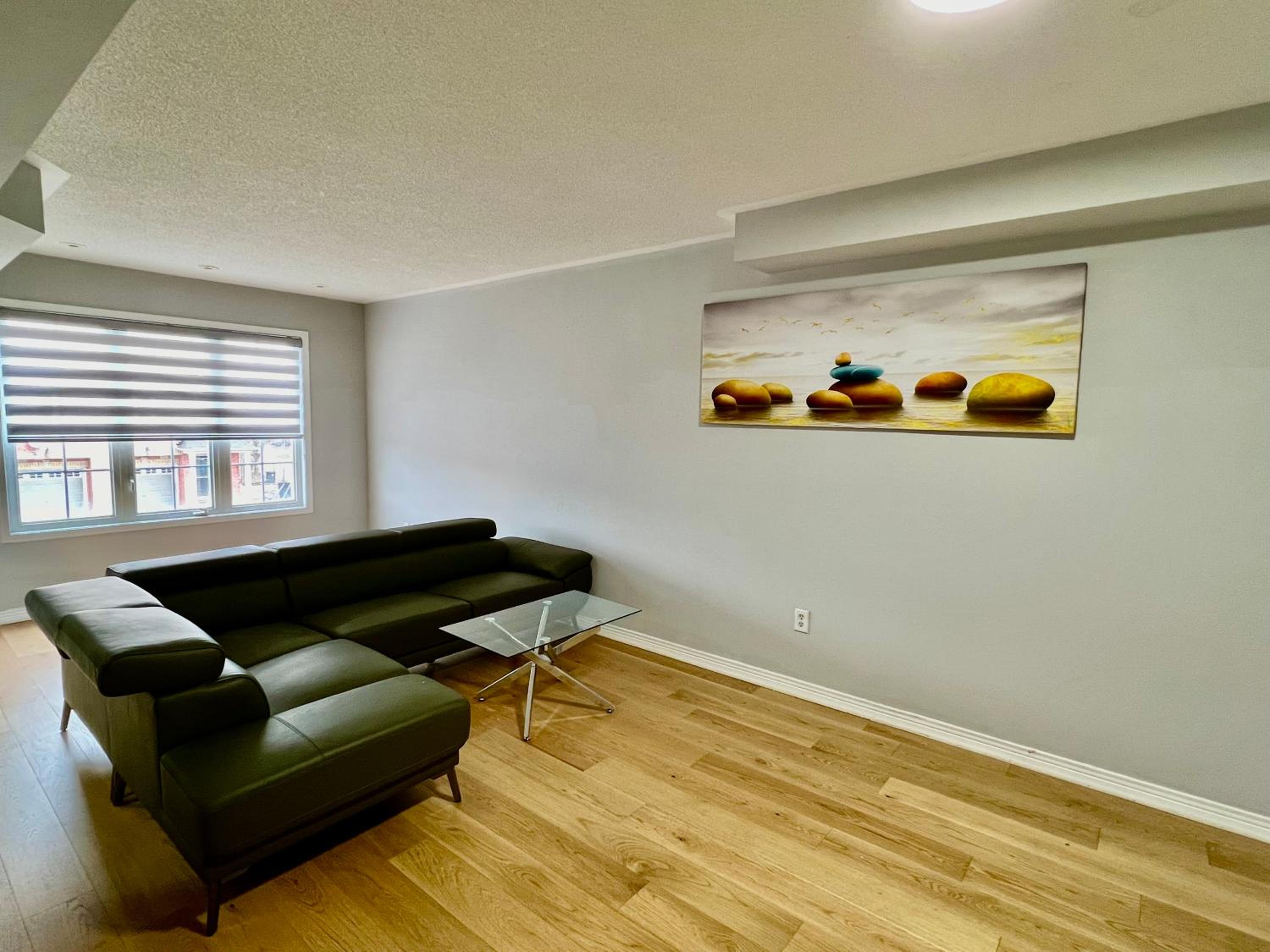House In Scarborough 20 Minutes to Downtown