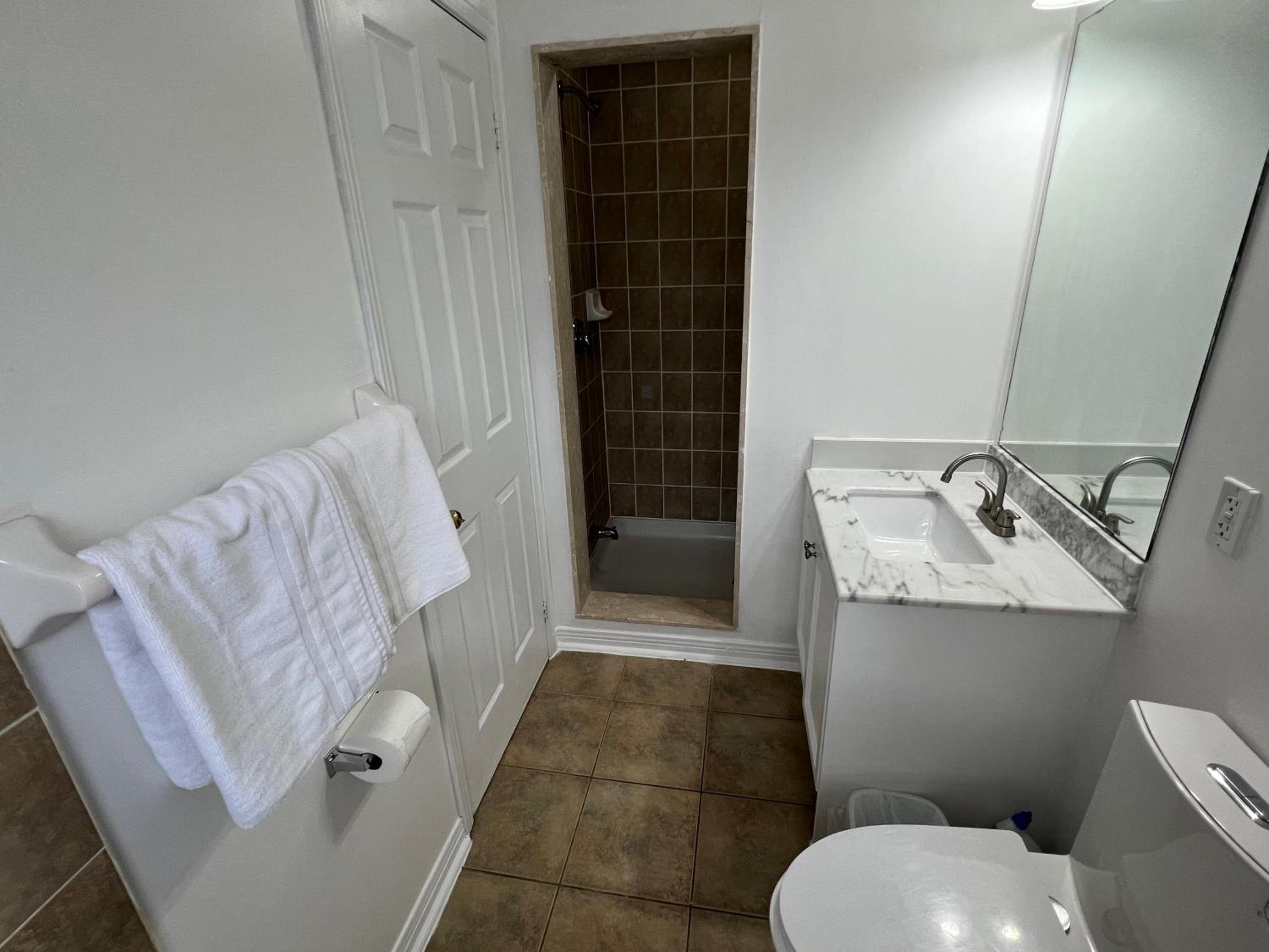 House In Scarborough 20 Minutes to Downtown