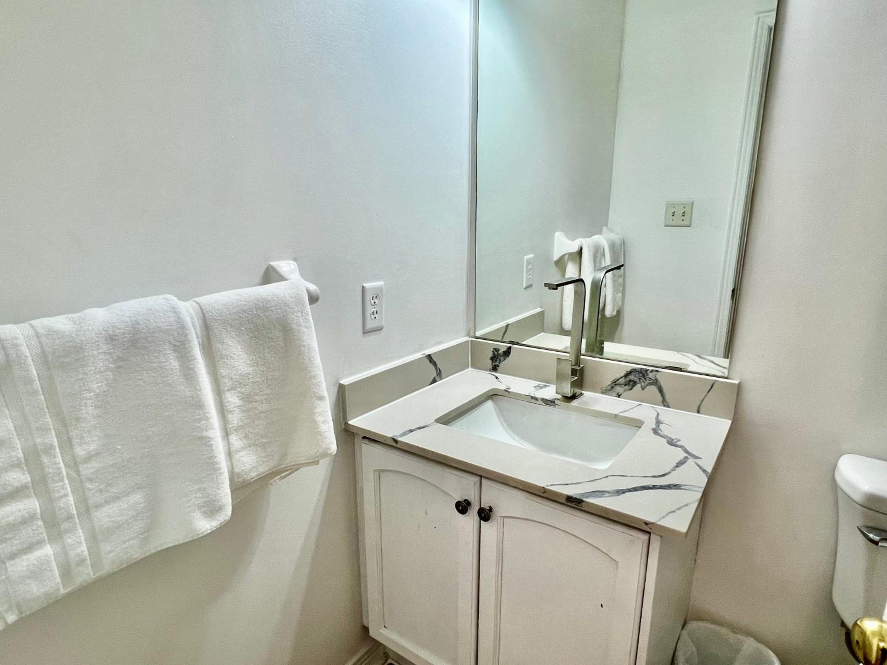 House In Scarborough 20 Minutes to Downtown